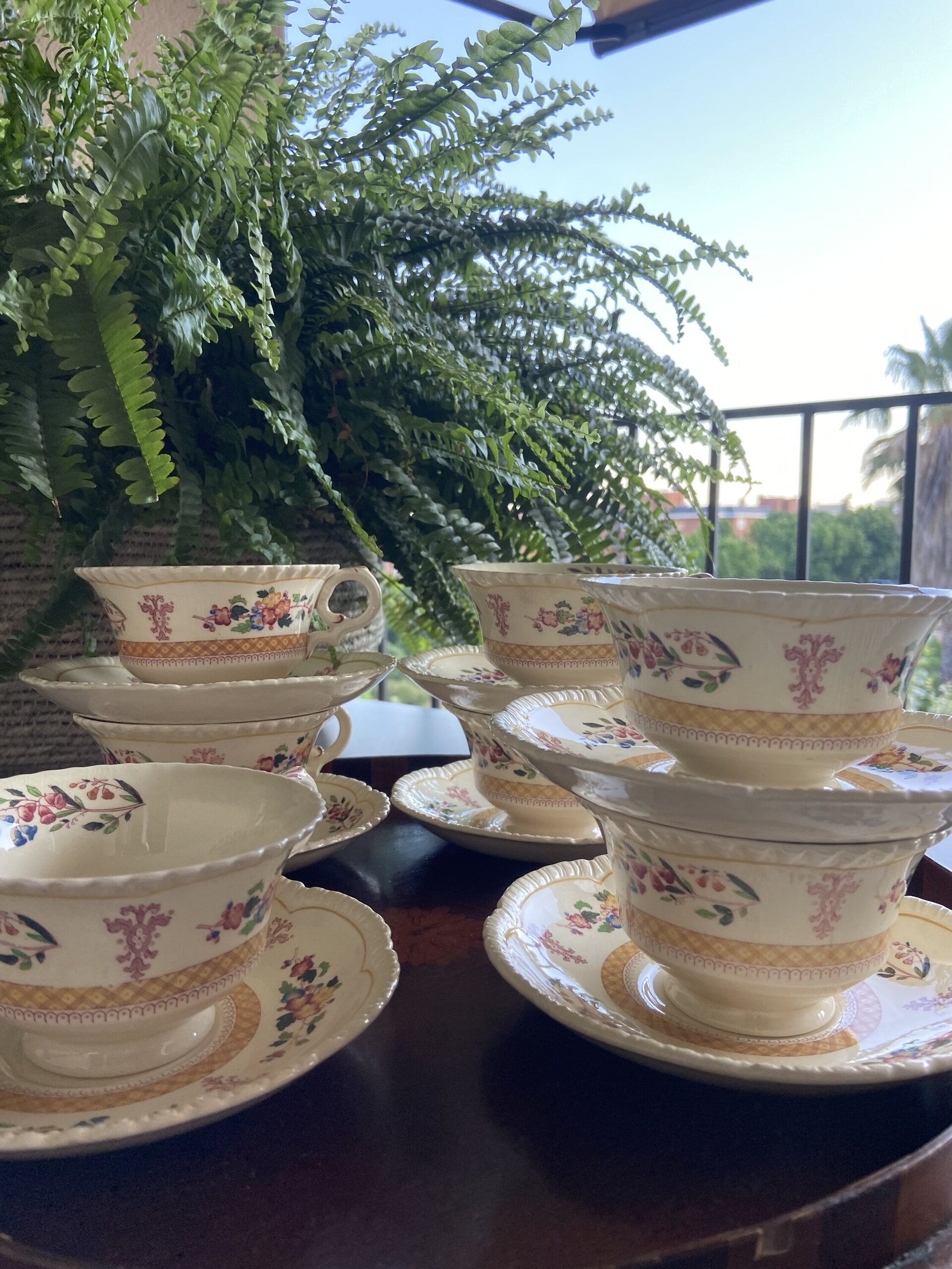 7 tazas de té/desayuno en loza inglesa "Royal Couldon" - 7
