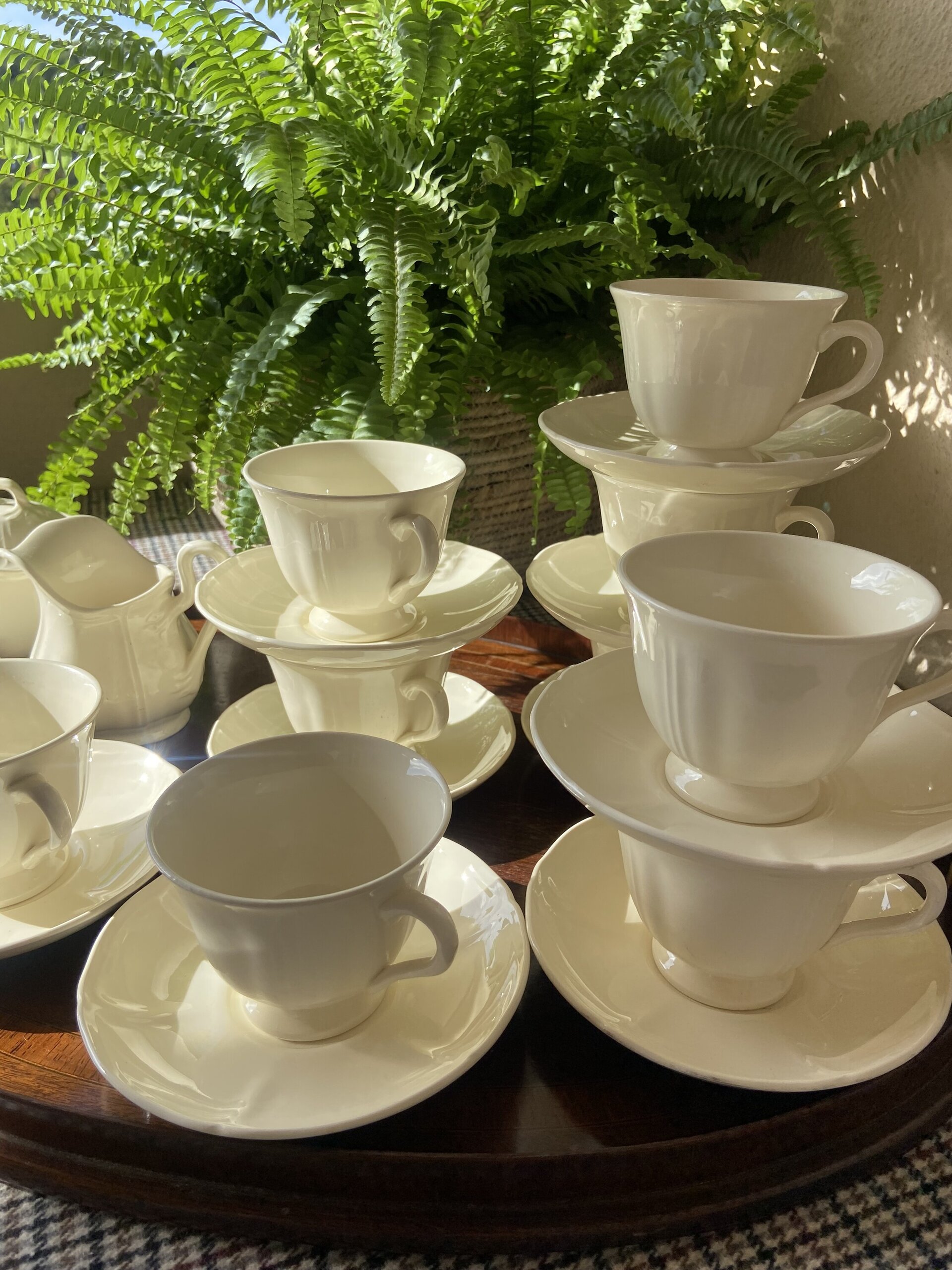 9 tazas de té, azucarero, lechera y bol ingleses "Wedgwood". - 4