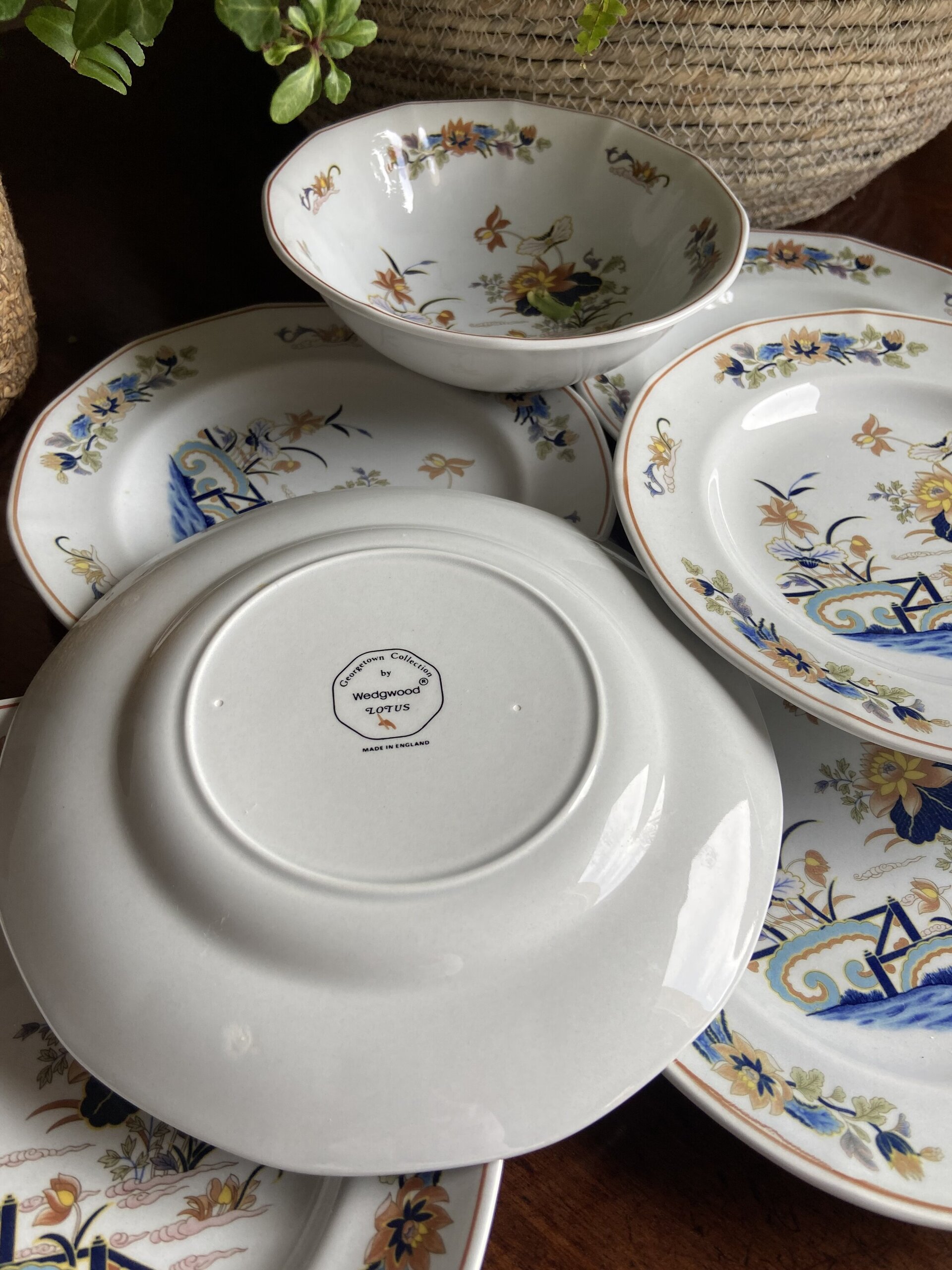 6 platos de merienda y bol en porcelana inglesa "Wedgwood" - 4