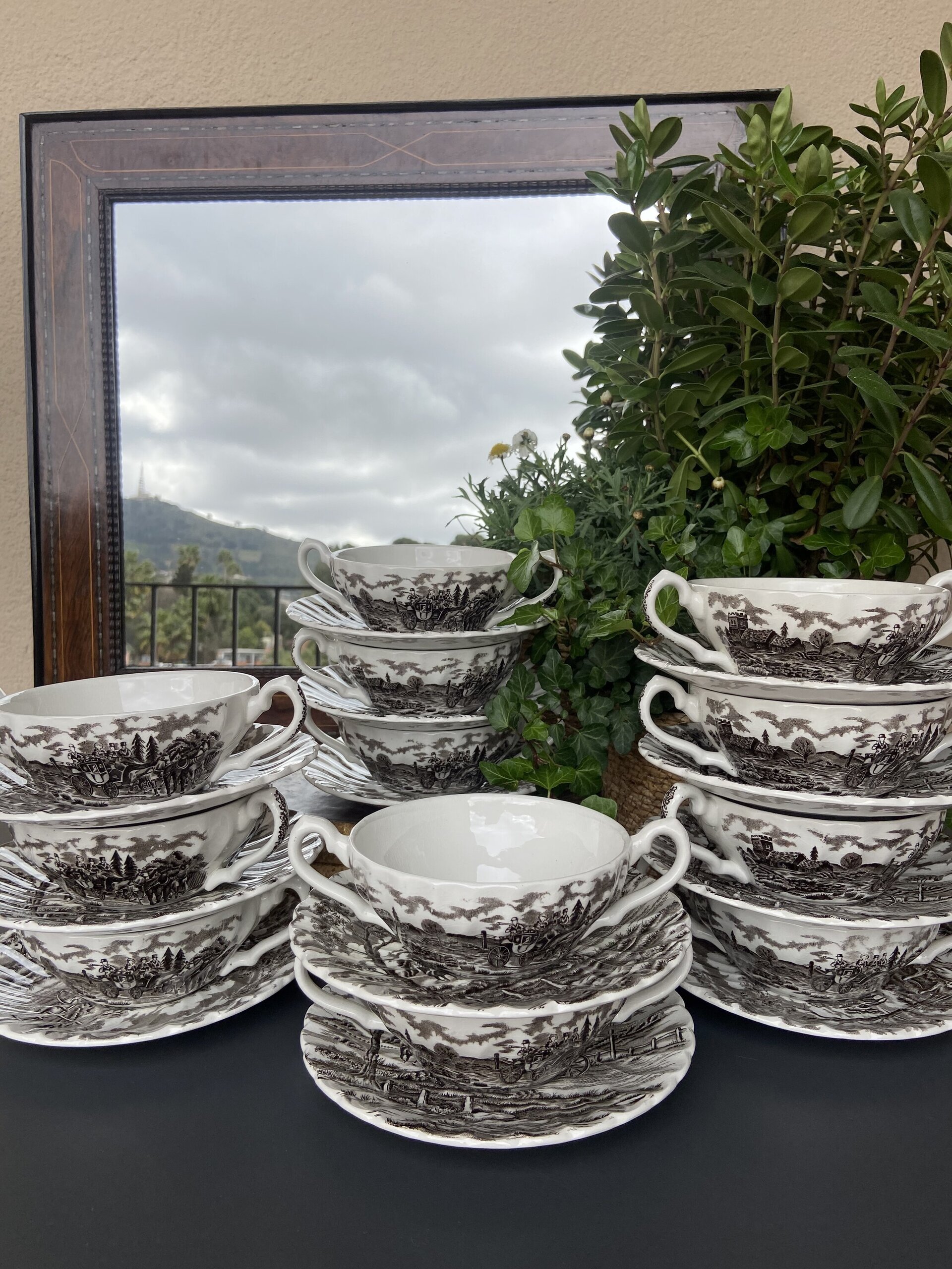 12 tazas consomé en loza inglesa "Myott" Royal Mail. - 2