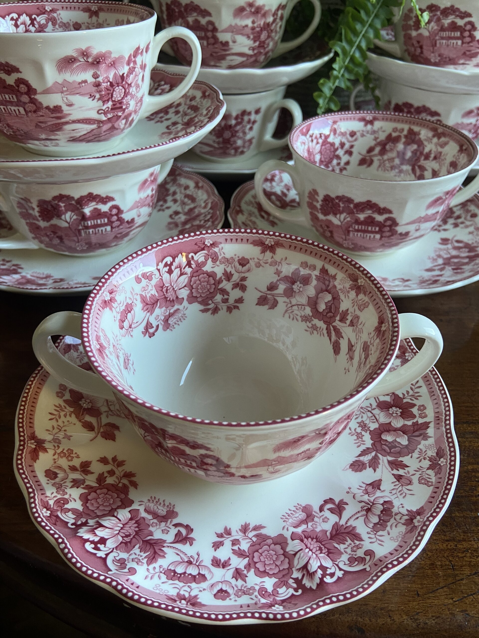 12 tazas de consomé en loza de "San Claudio" Asturias. - 2