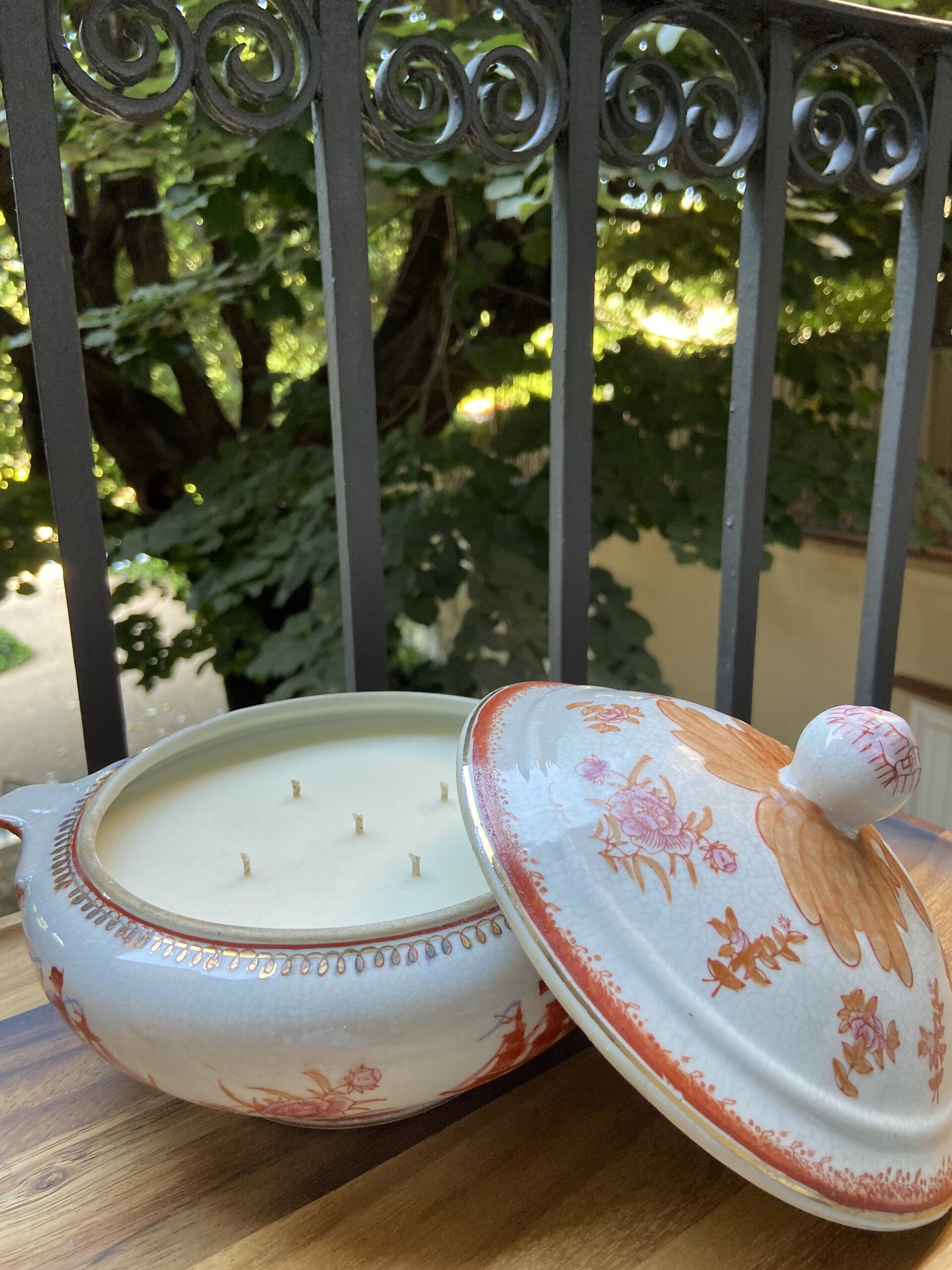 Vela en sopera de cerámica en tonalidades naranjas. - 3