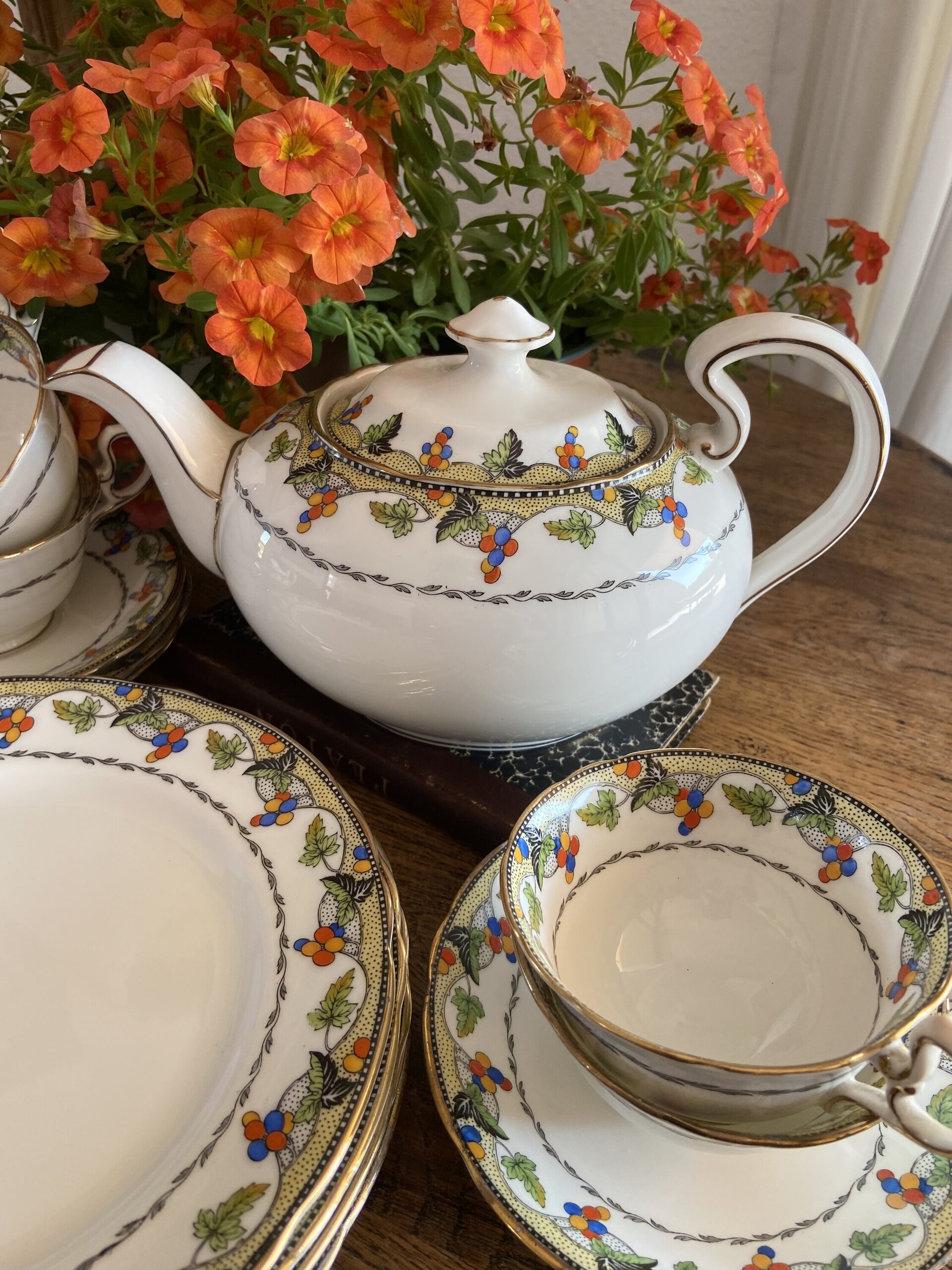 Tetera, 6 tazas de té/desayuno y 6 platos en porcelana inglesa "Ansley". - 2