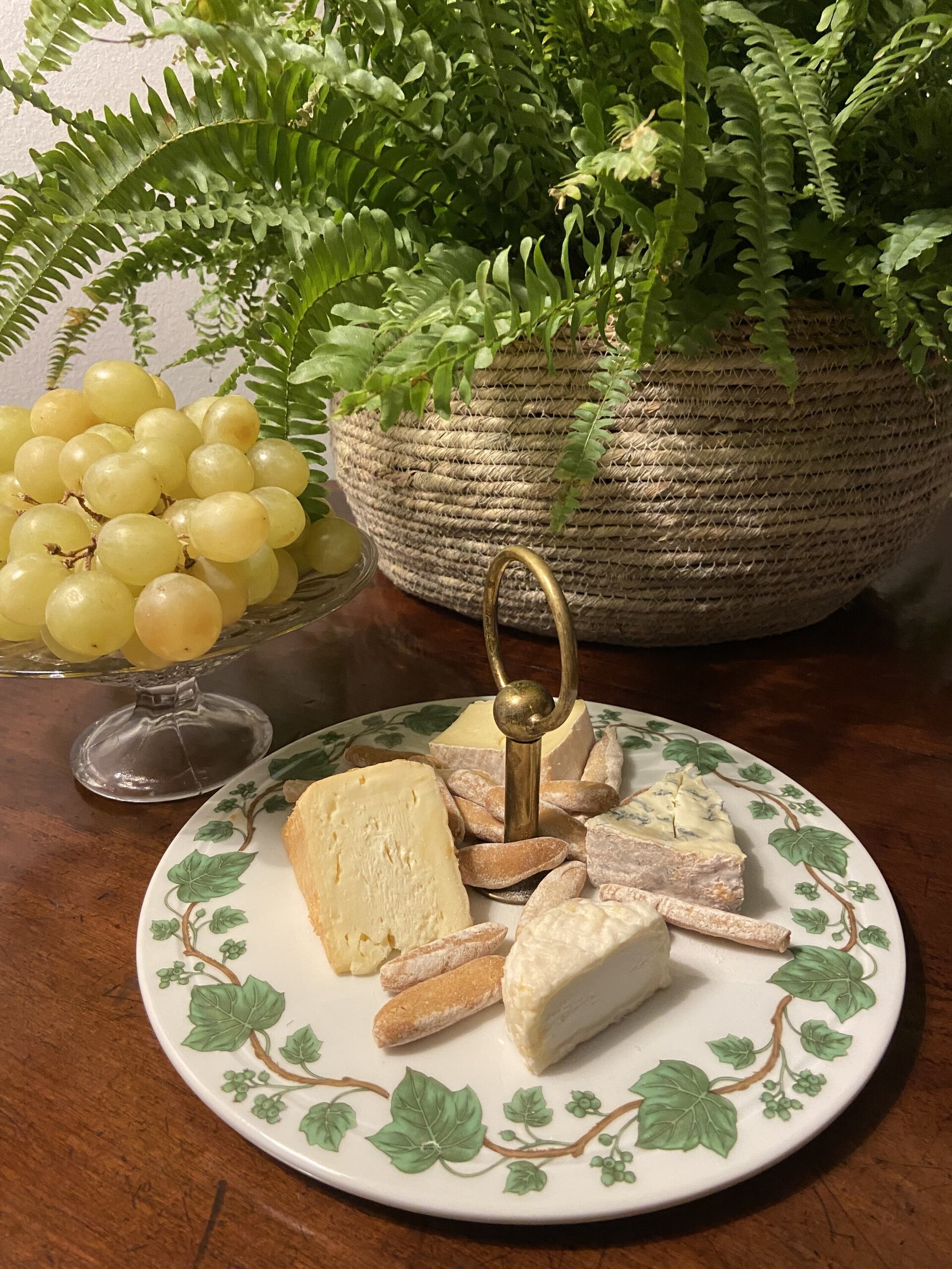 Plato con asa en porcelana francesa "Porceline de Paris". - 3