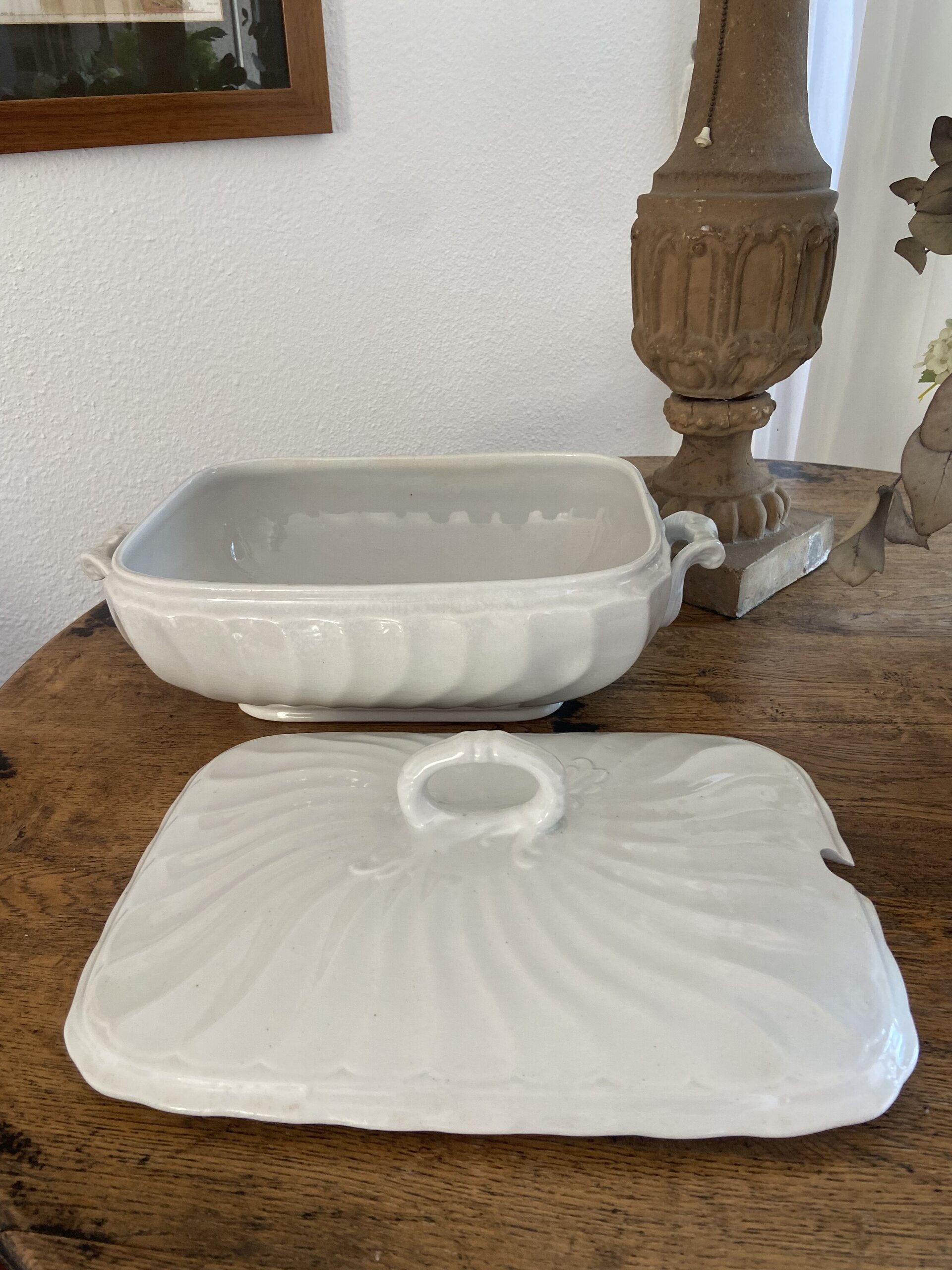 Sopera rectangular en loza blanca "Pickman" Sevilla. - 7