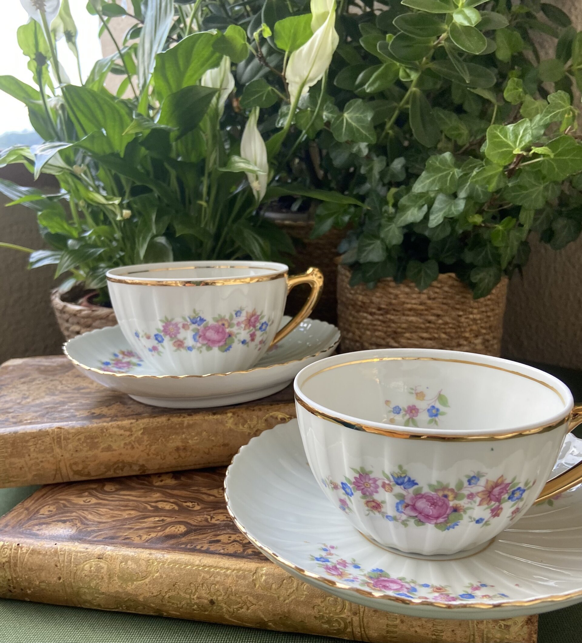 Pareja de tazas desayuno en porcelana "Santa Clara". - 2