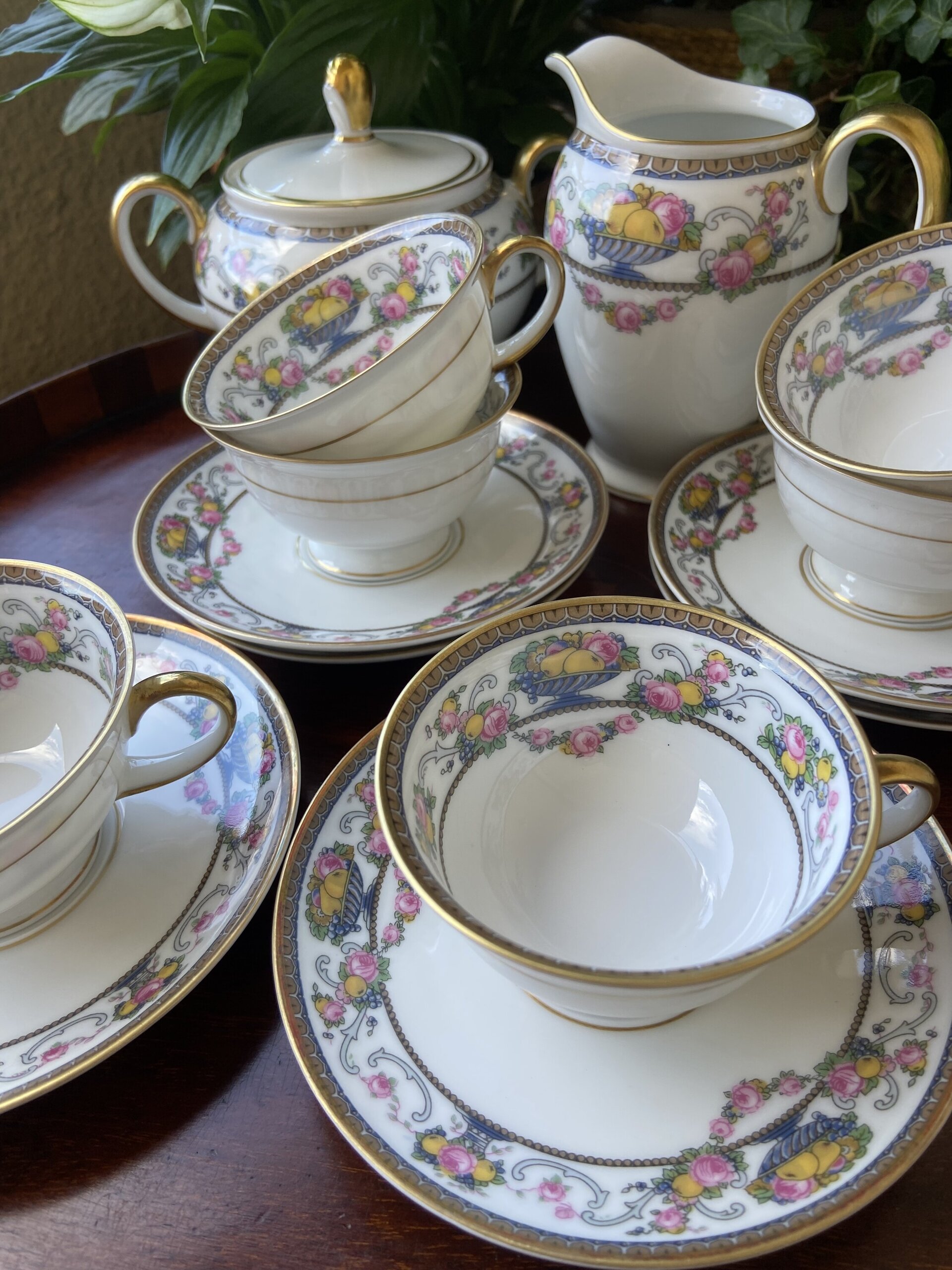 6 tazas de café, azucarero y lechera en porcelana alemana "Rossenthal". - 2