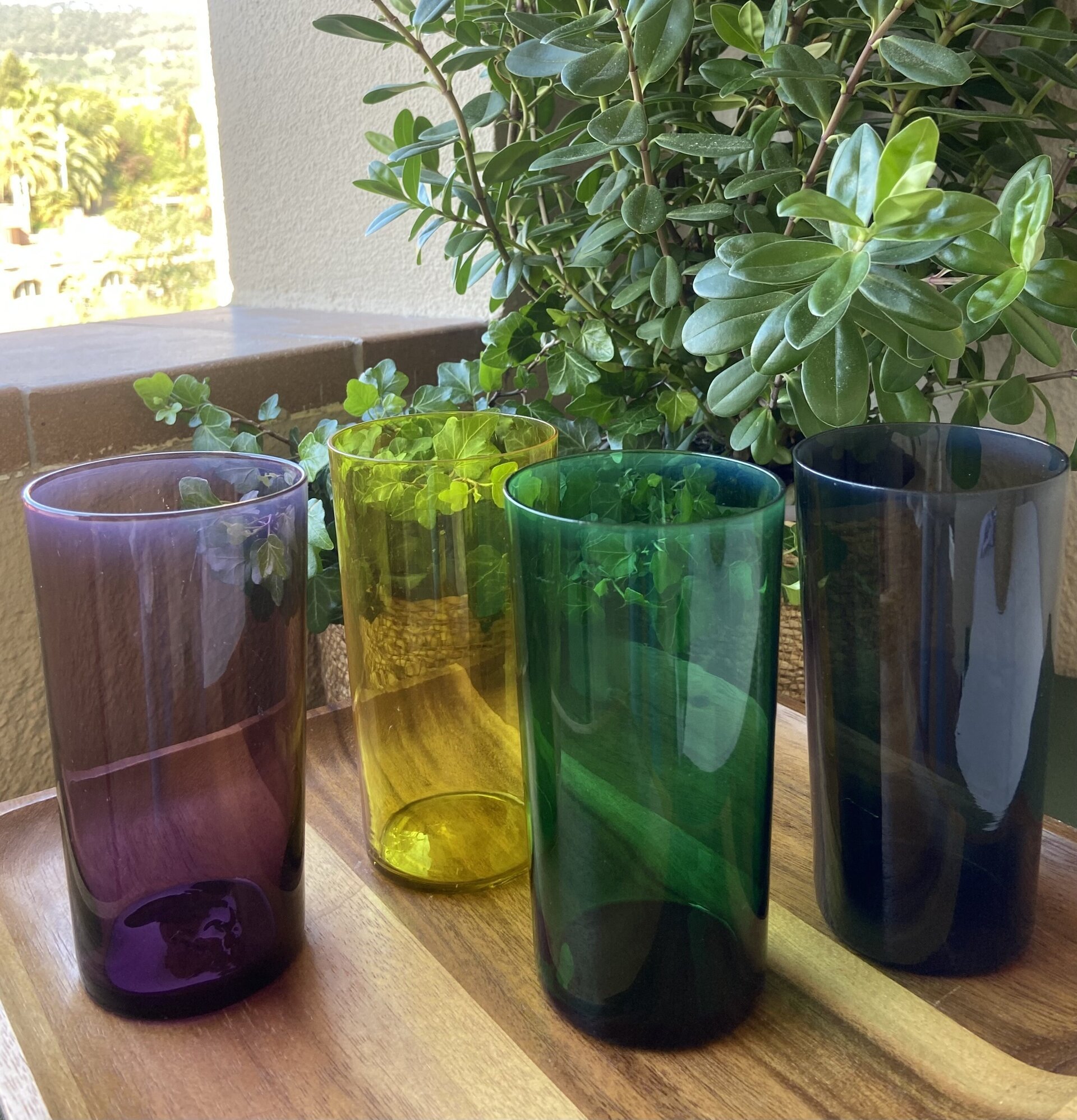 4 vasos refresco en vidrio soplado de diferentes colores. - 2