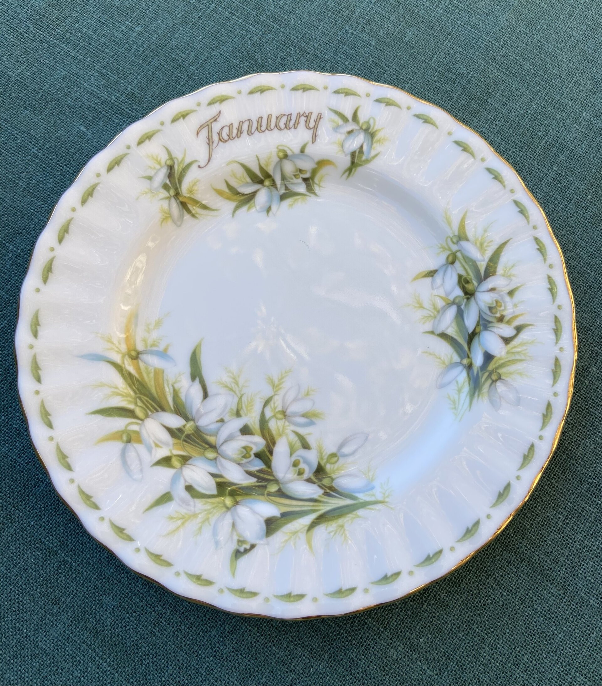 Fuente redonda y 12 platos de merienda en porcelana Bone China "Royal Albert" - 6