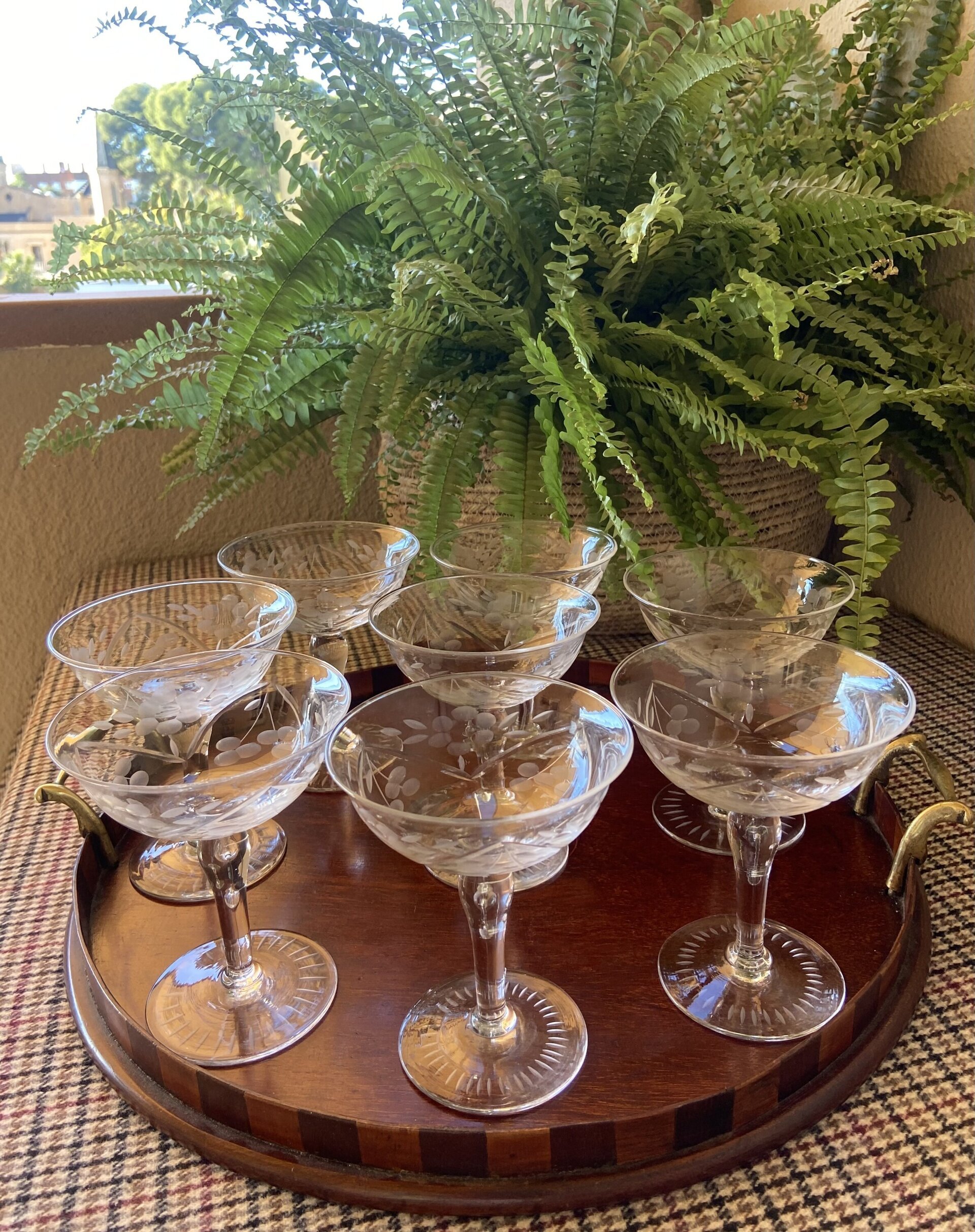 8 copas cava en vidrio  tallado. - 2