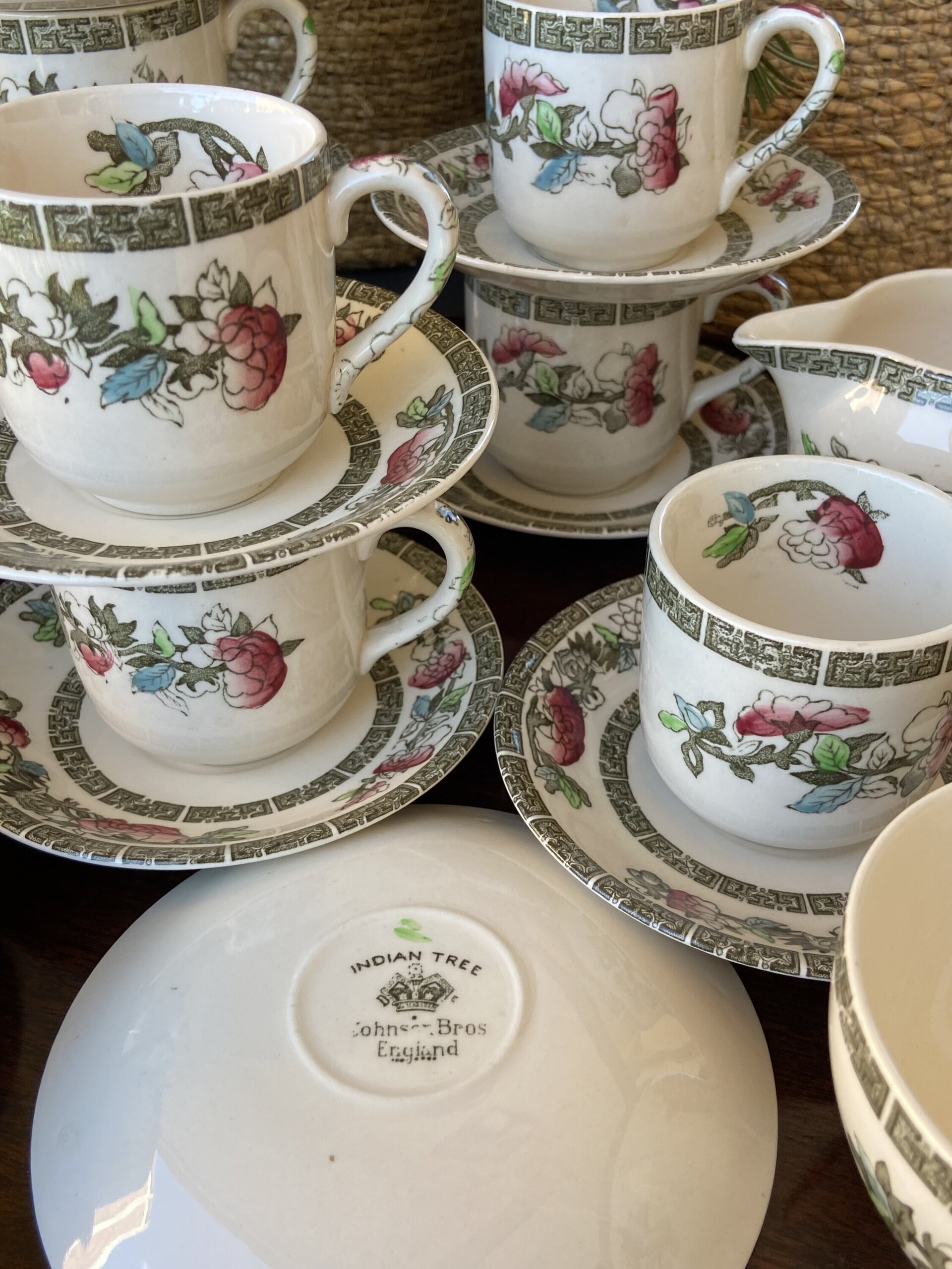 12 tazas café, azucarero y lechera en loza inglesa "Jonhson Bros". - 5