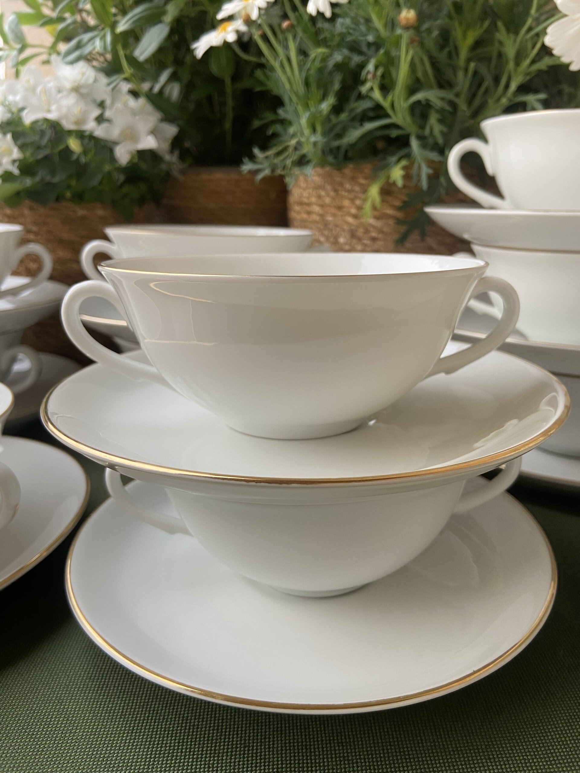 12 tazas de consomé en porcelana "Bidasoa". - 5
