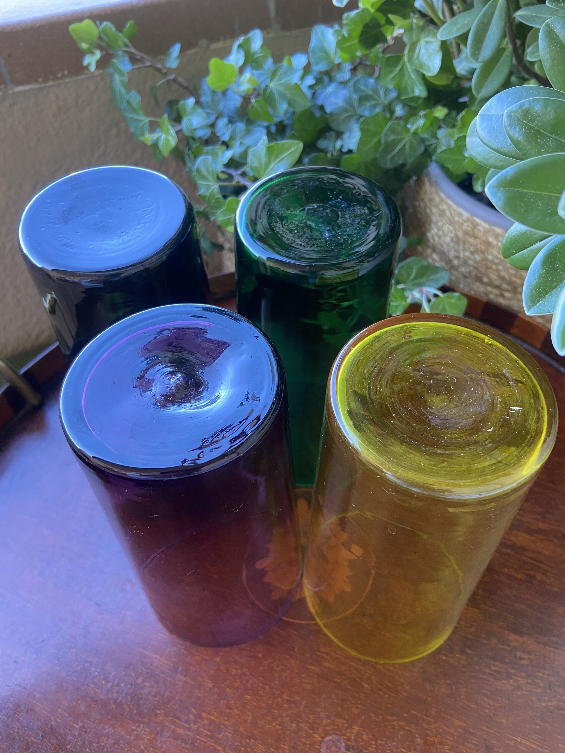4 vasos refresco en vidrio soplado de diferentes colores. - 5