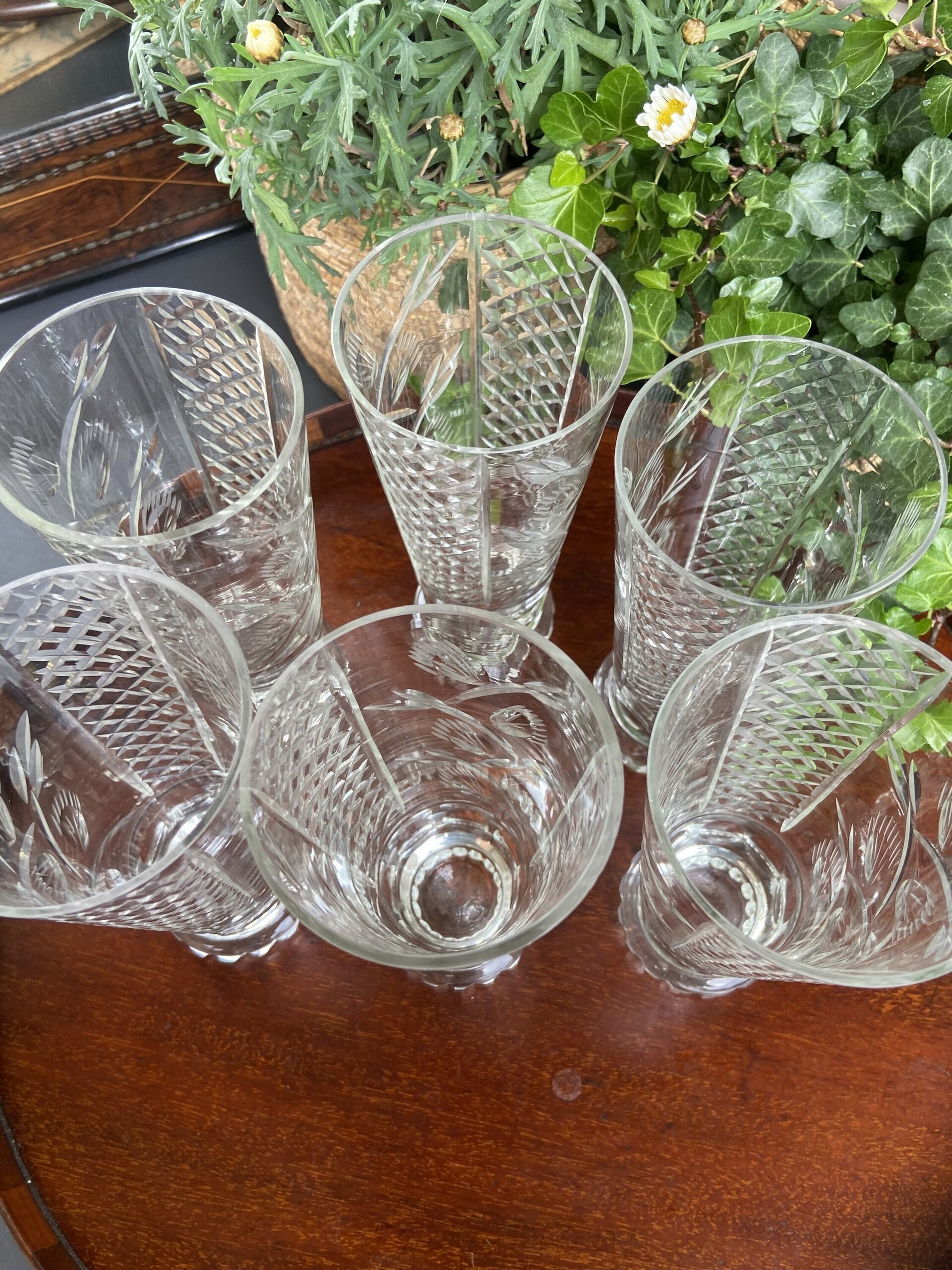 6 vasos de refresco en vidrio tallado. - 4
