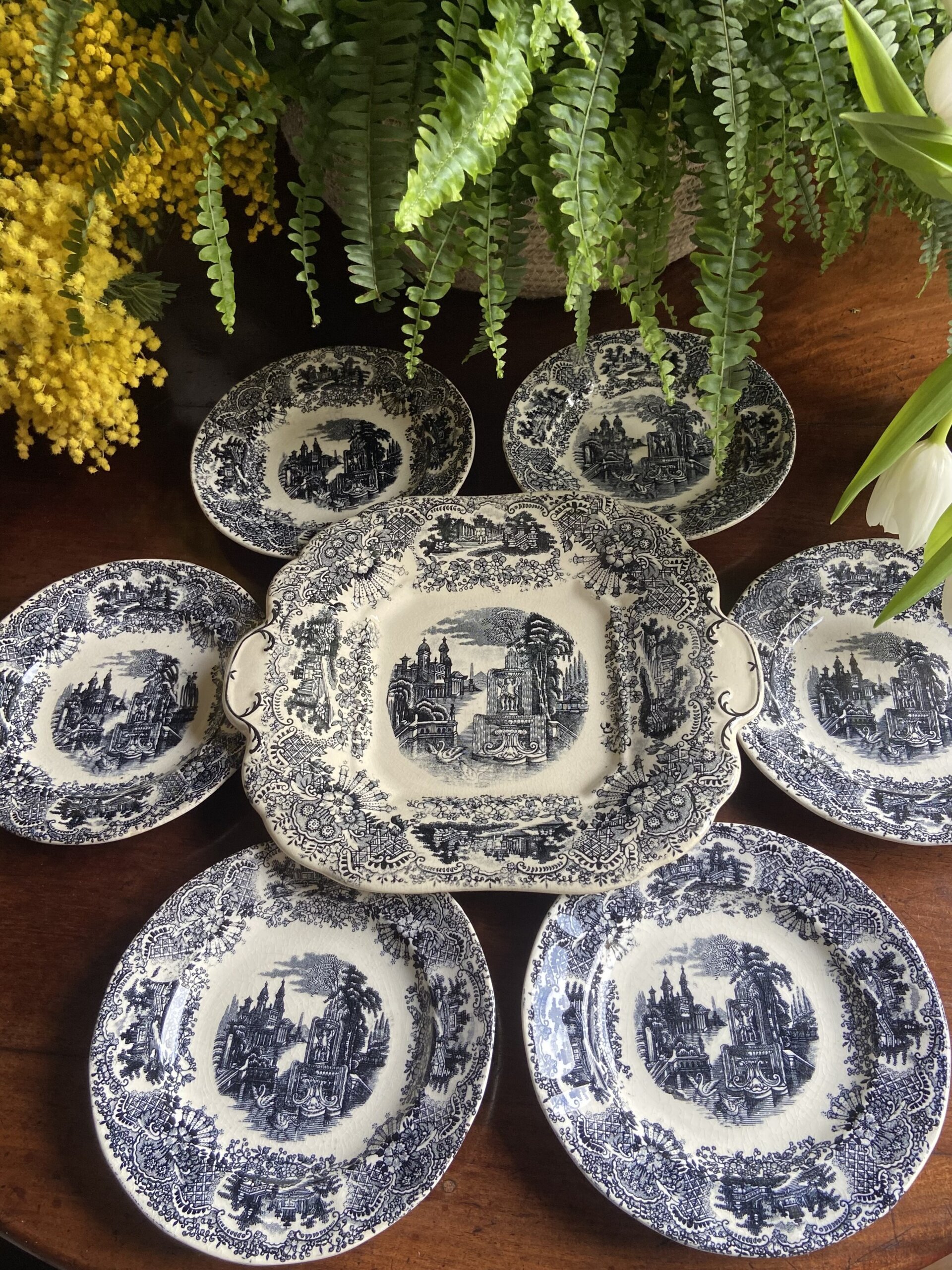 Fuente y 6 platos de merienda en loza "Pickman S.A. La Cartuja de Sevila" - 1