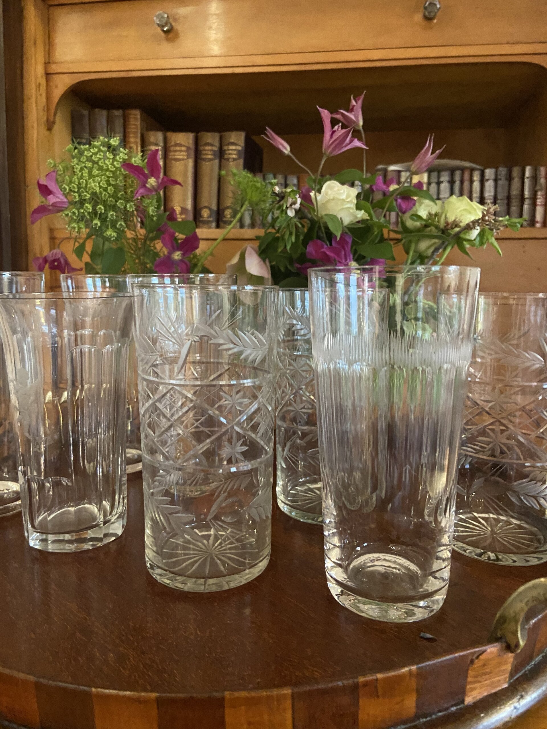 8 vasos de refresco en cristal con diferentes tallas. - 5