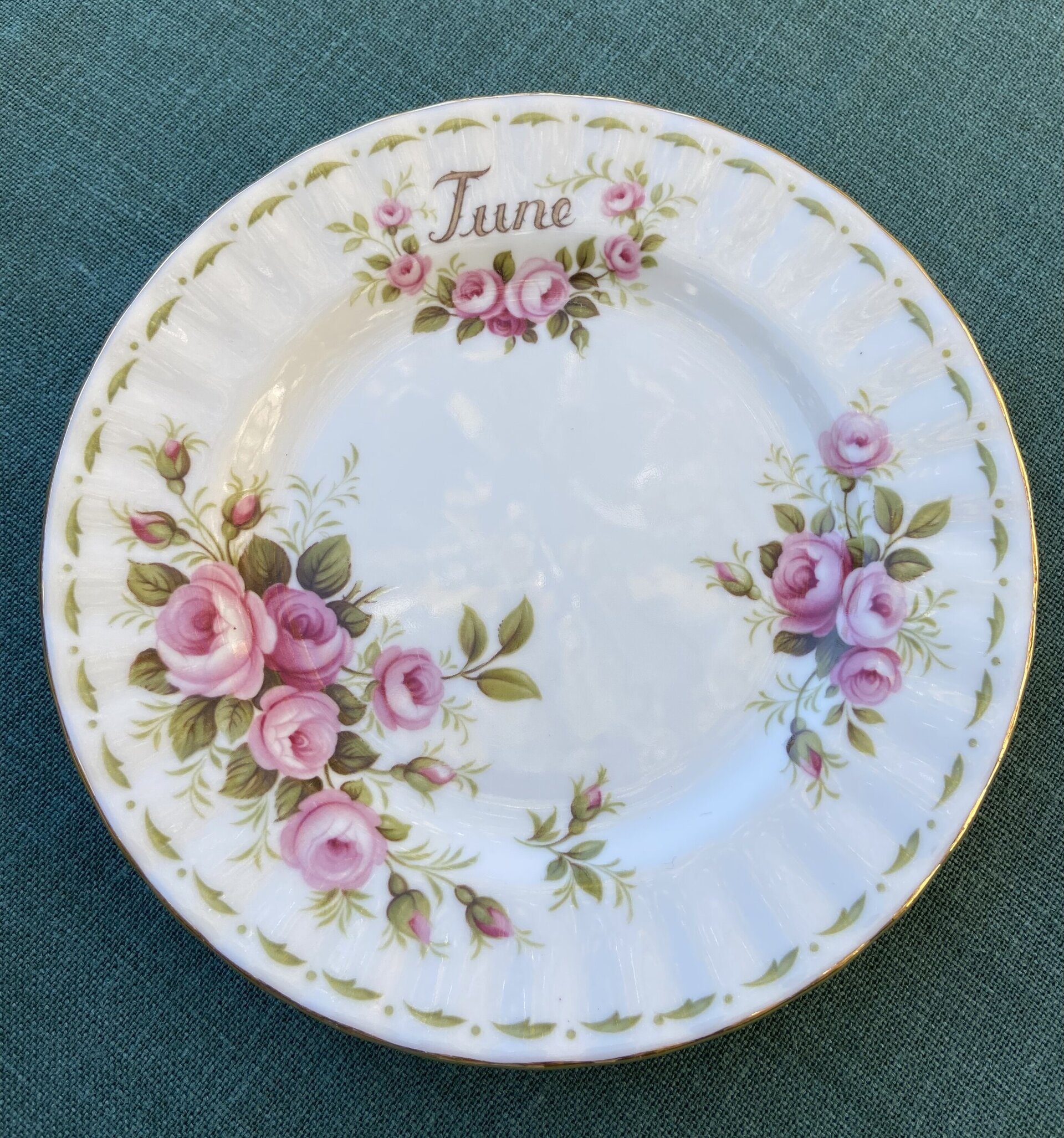 Fuente redonda y 12 platos de merienda en porcelana Bone China "Royal Albert" - 11