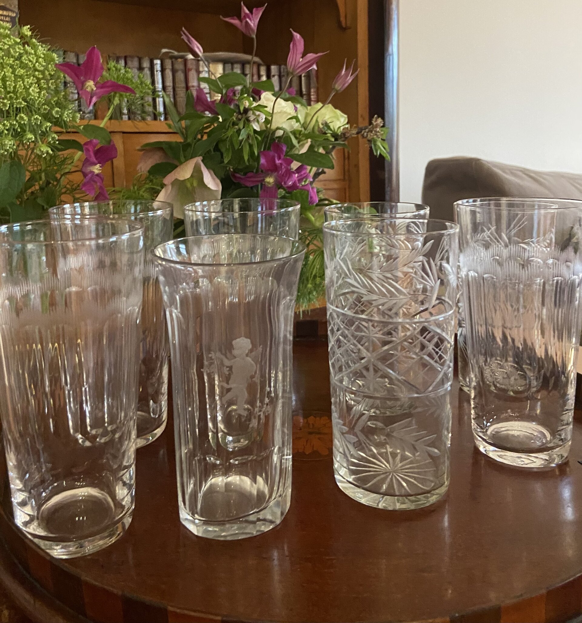 8 vasos de refresco en cristal con diferentes tallas. - 2