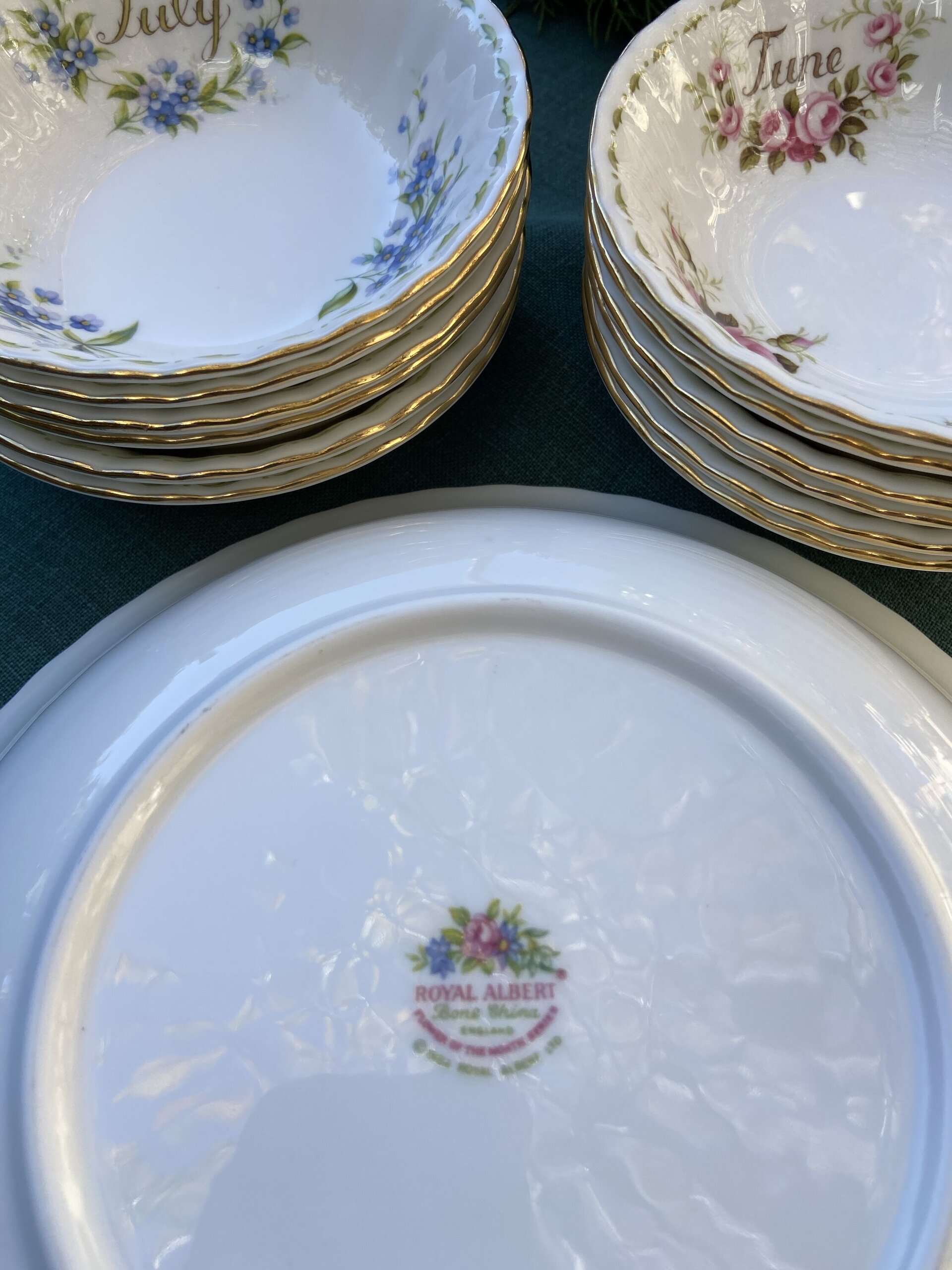 Bol G. y 12 boles en porcelana Bone China "Royal Albert". - 6