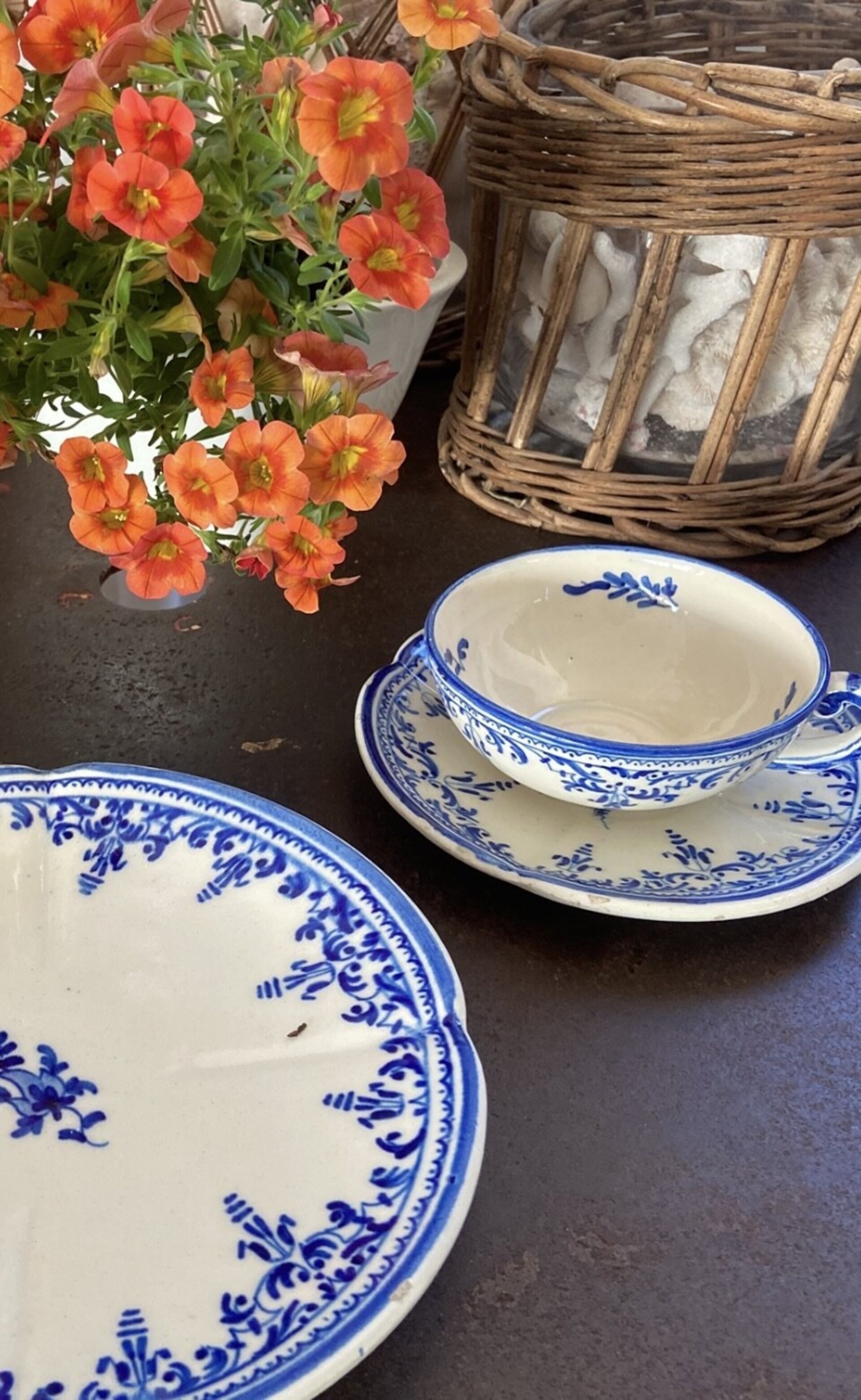 Trio de té en loza del taller "Luis Valencia" en Triana, Sevilla. - 3