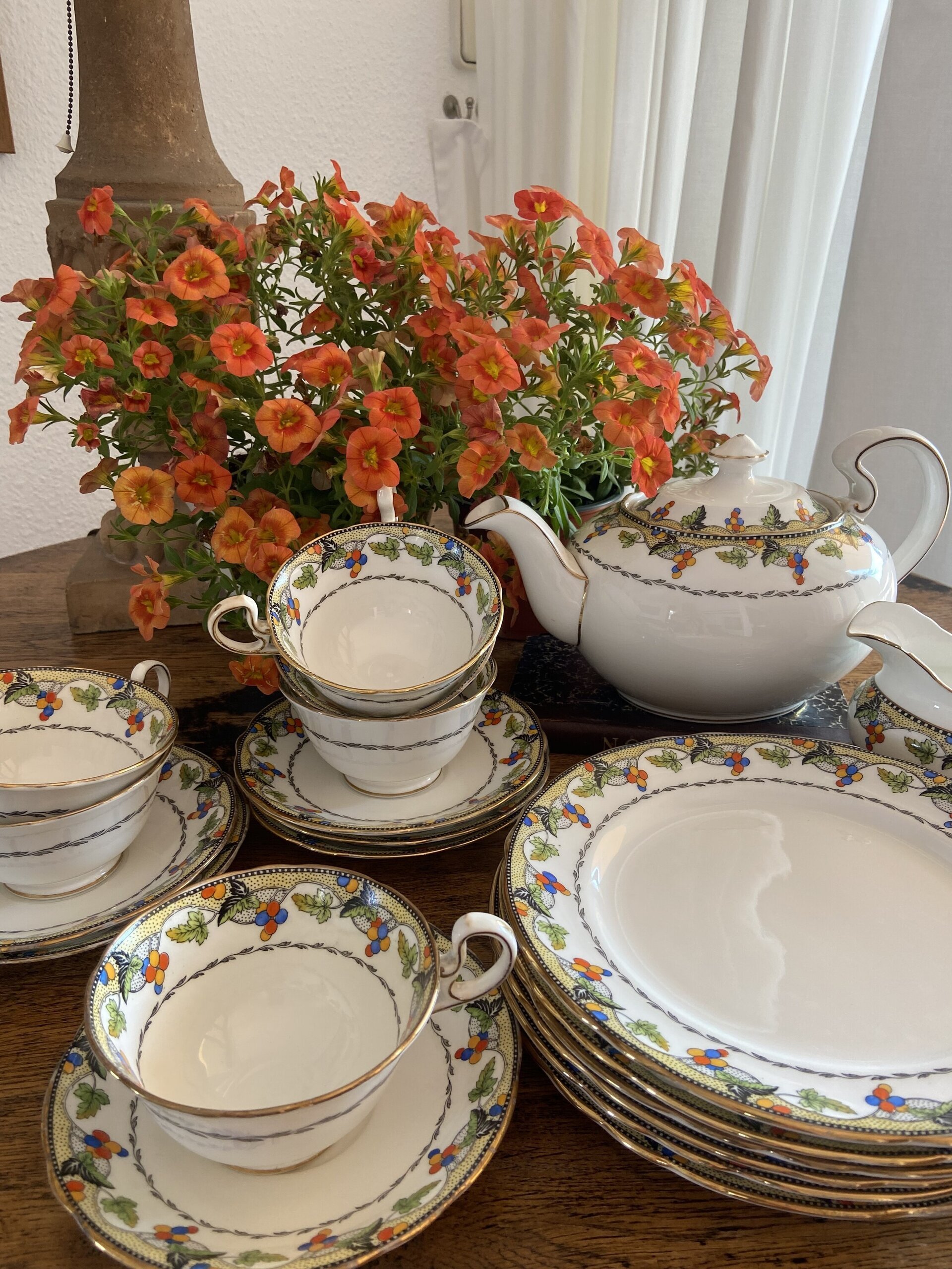 Tetera, 6 tazas de té/desayuno y 6 platos en porcelana inglesa "Ansley". - 7