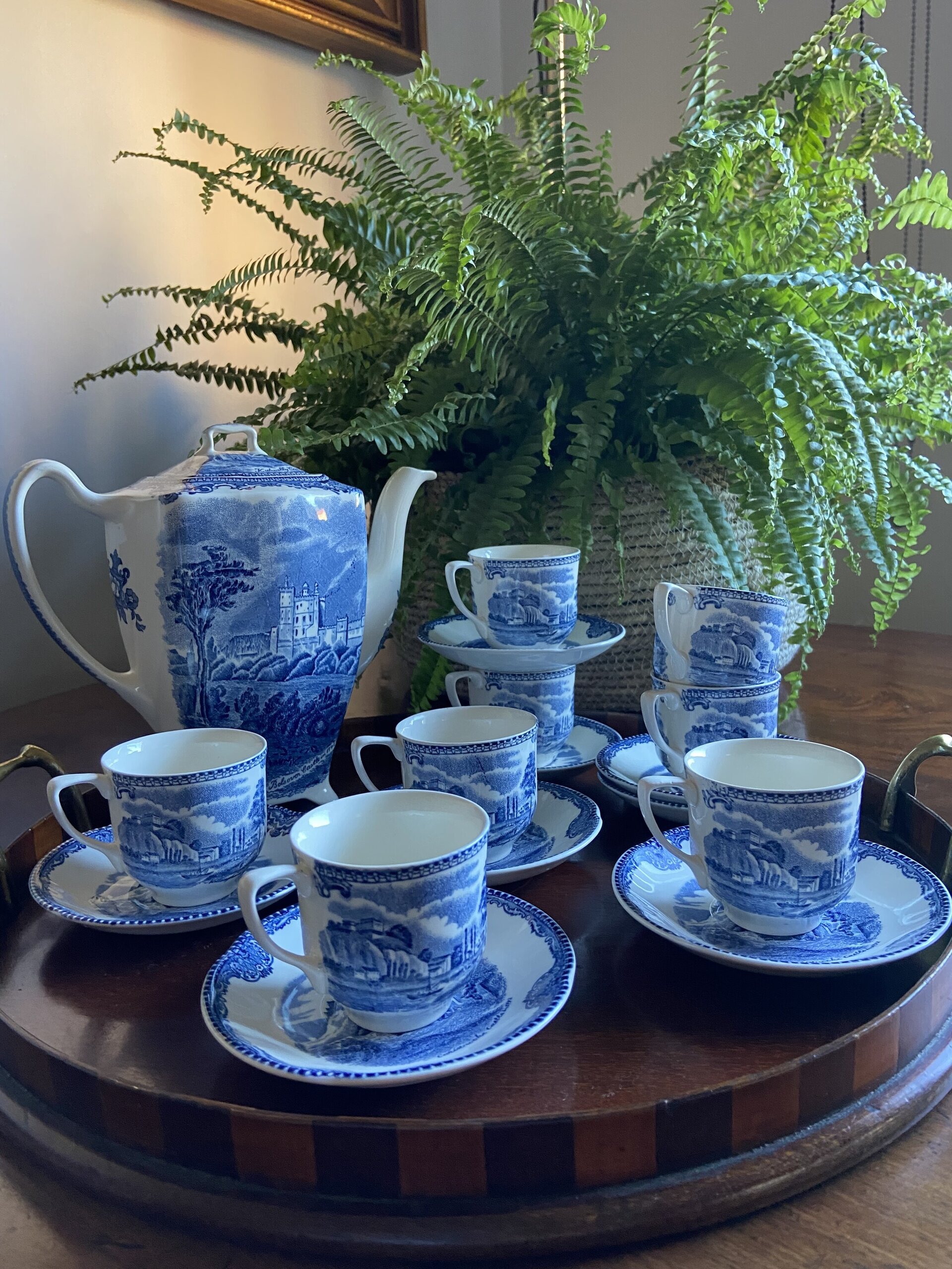 Cafetera y 8 tazas de café en loza inglesa "Johson Brothers" - 1