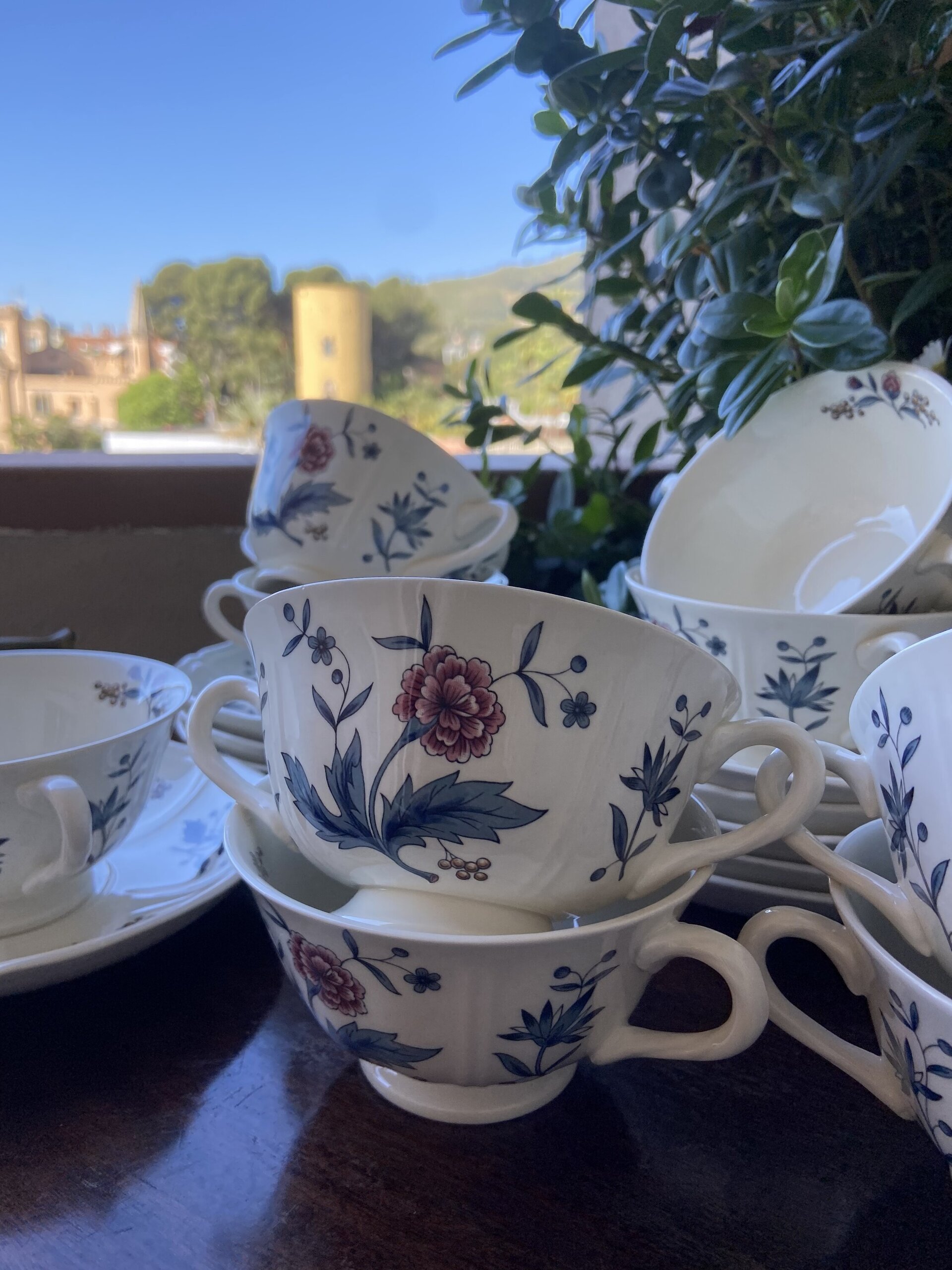 9 tazas de consomé en loza inglesa "Wedwood". - 6