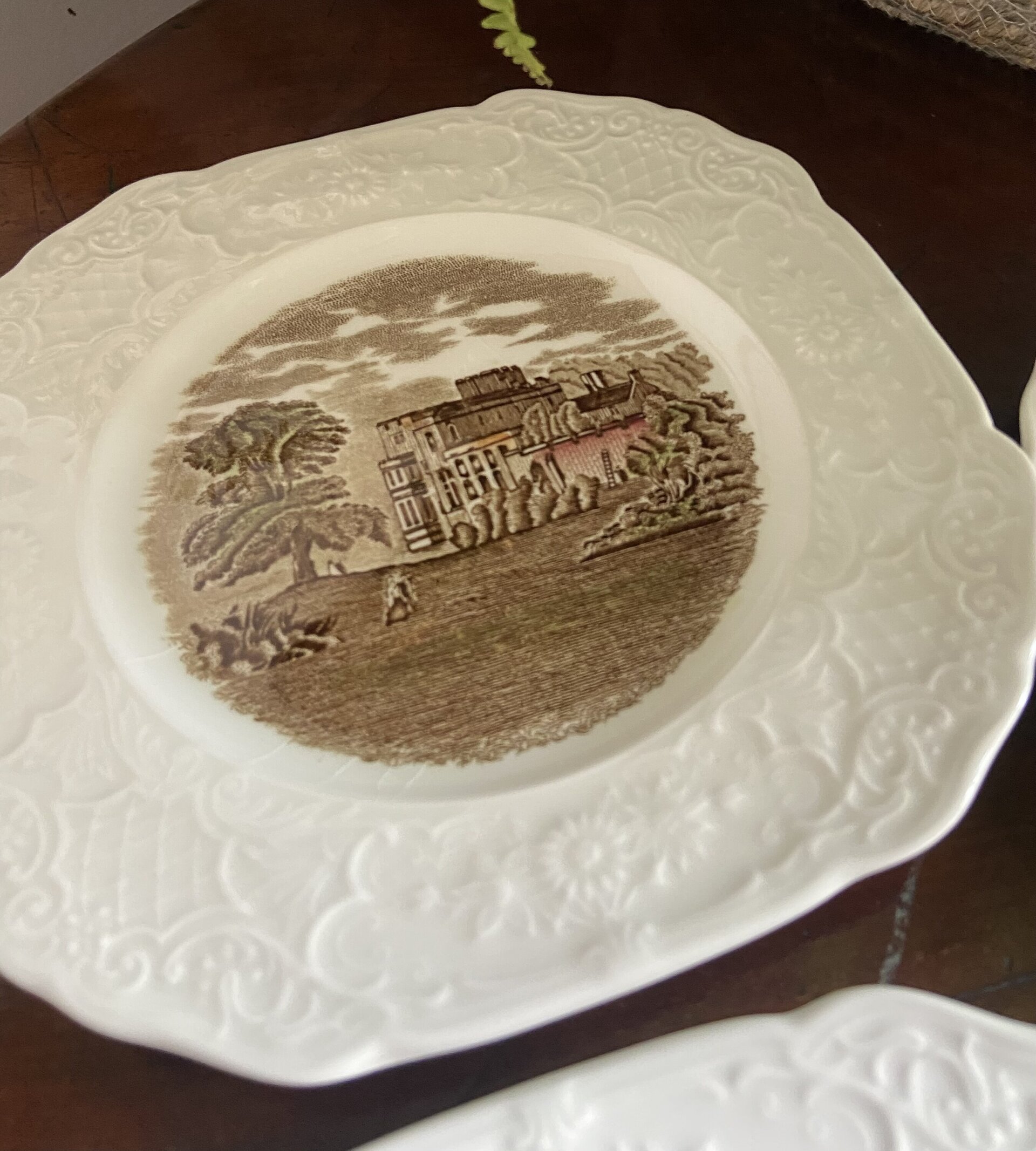 12 platos merienda en loza inglesa "Johnson Bros" (mod.Historic Scenes). - 9