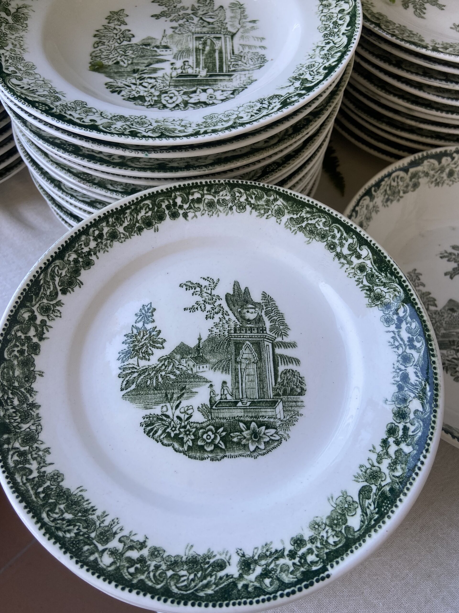 Vajilla en loza "Alvarez" Vigo. - 2