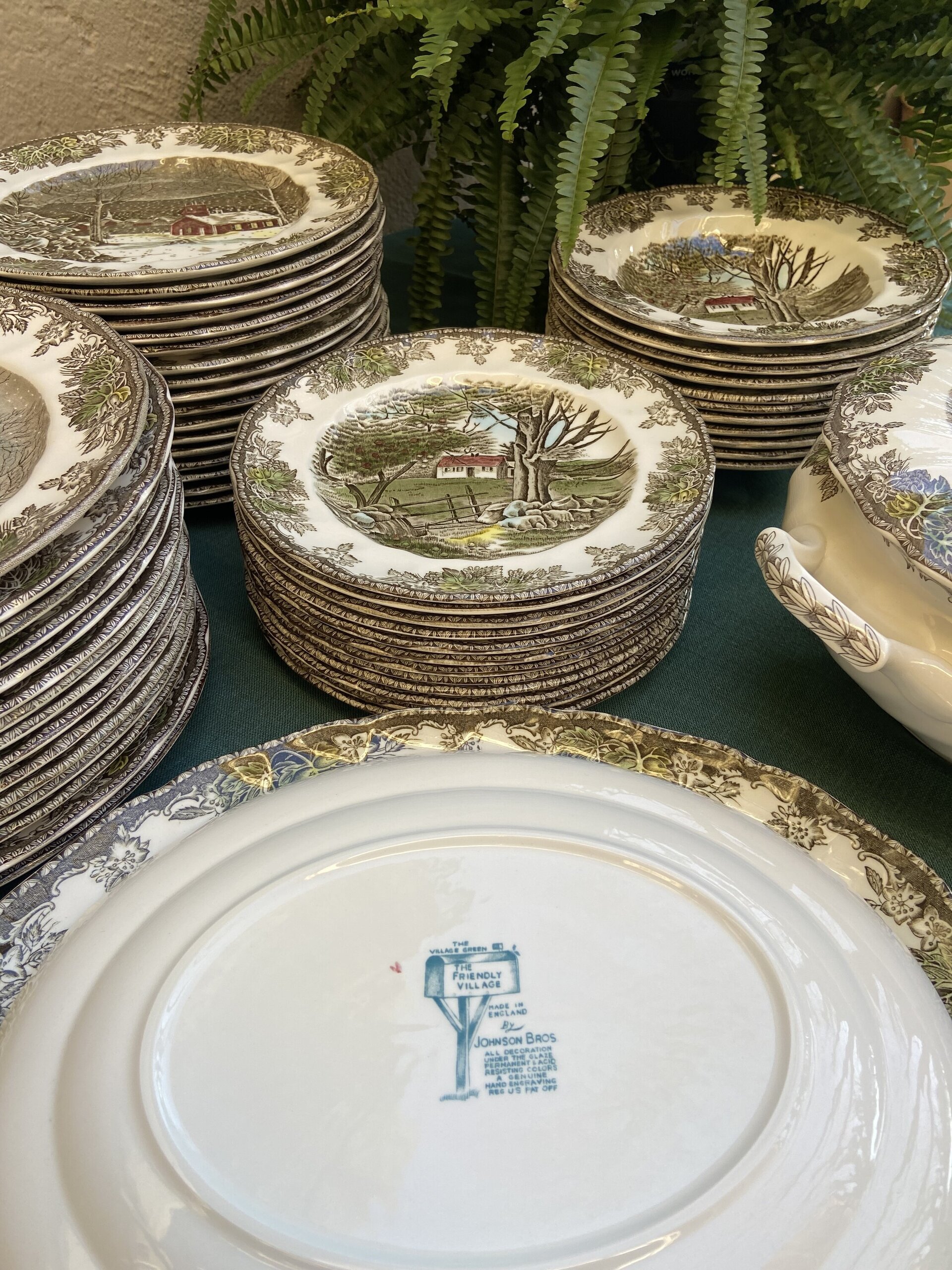 Vajilla en loza inglesa "Johnson Bros" (mod. Friendly Village). - 5