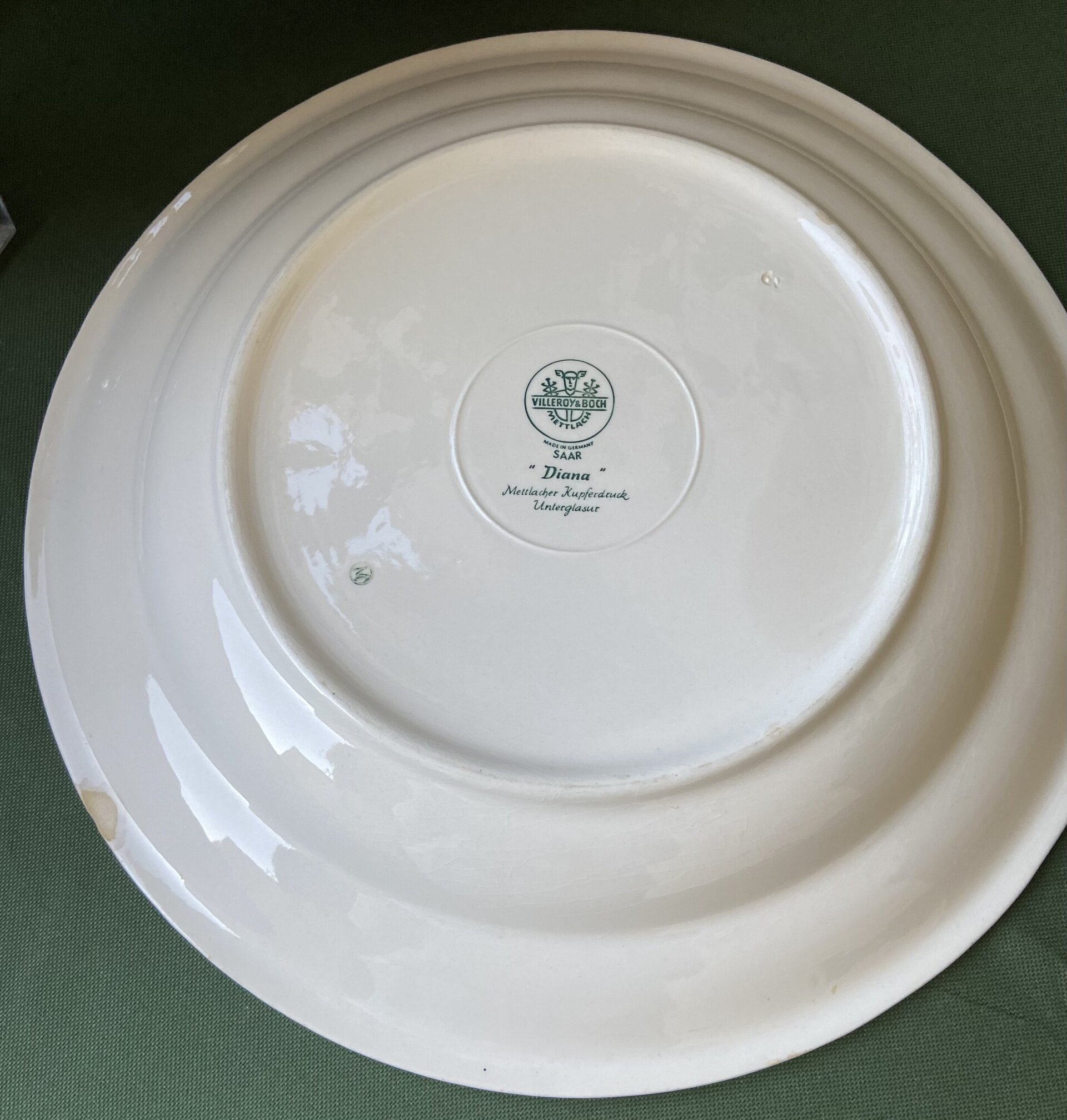 Fuente redonda con motivos de caza "Villeroy & Boch". - 4
