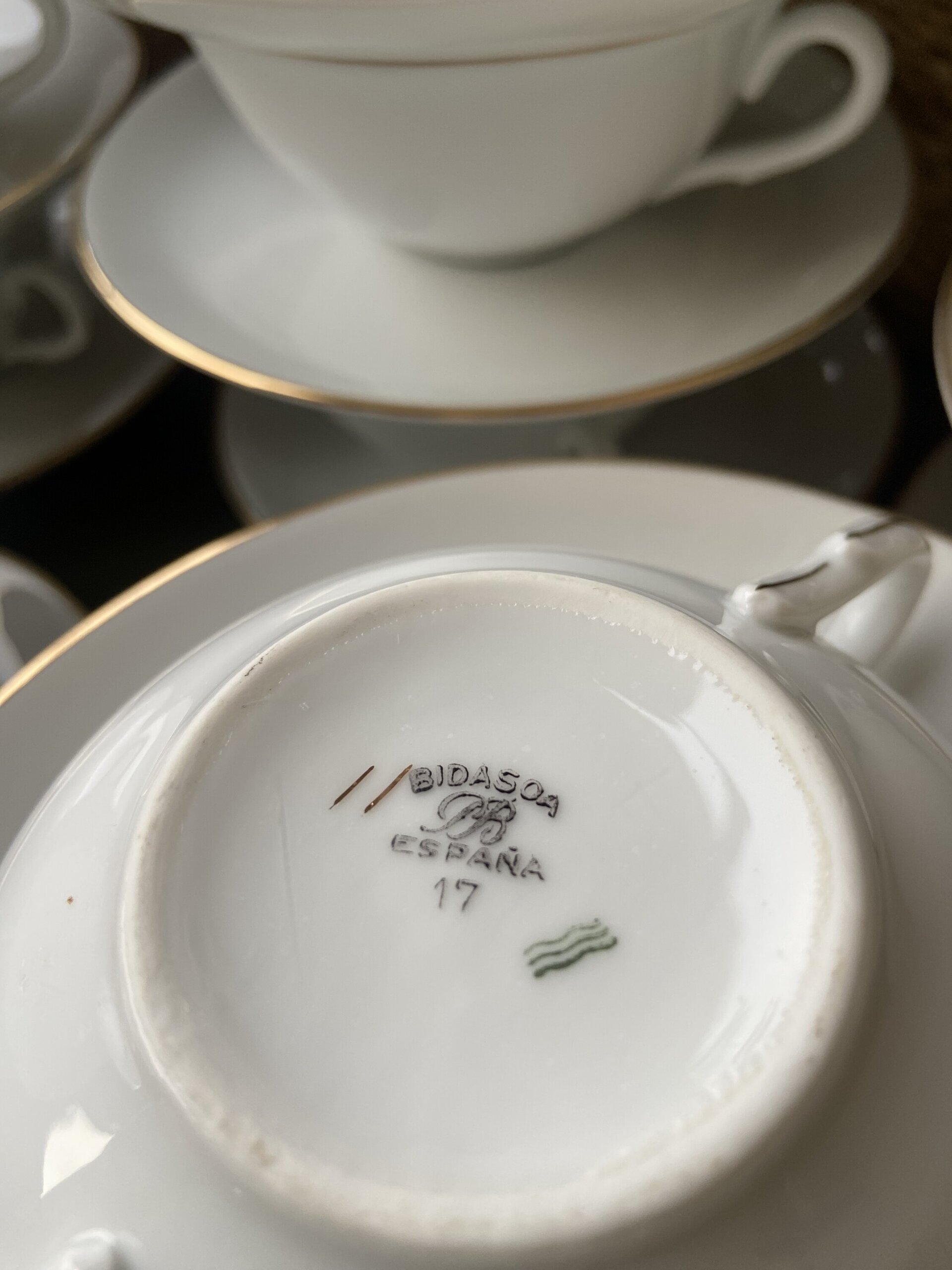 12 tazas de consomé en porcelana "Bidasoa". - 6
