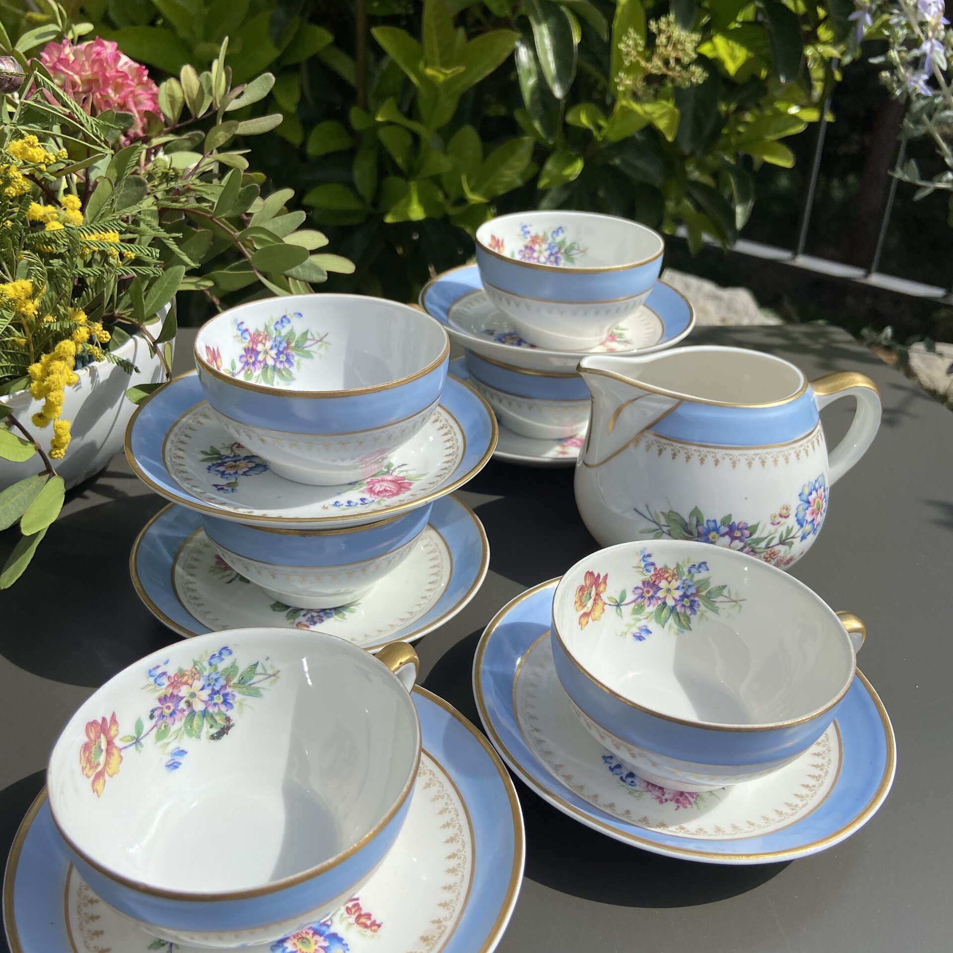 6 tazas de café y lechera - 2