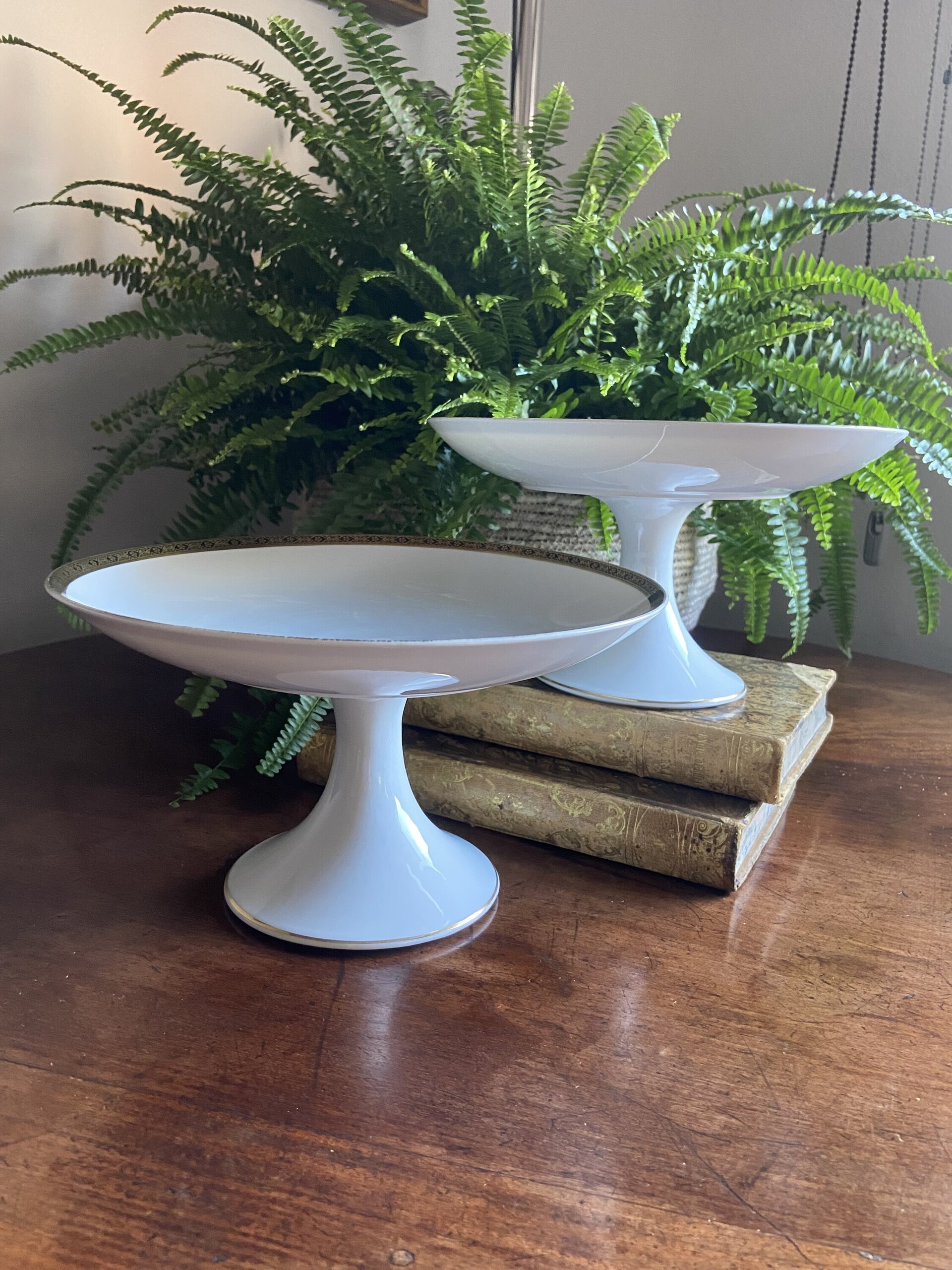 Pareja de fruteros/pasteleros en porcelana blanca "Hutstenreuther". - 4