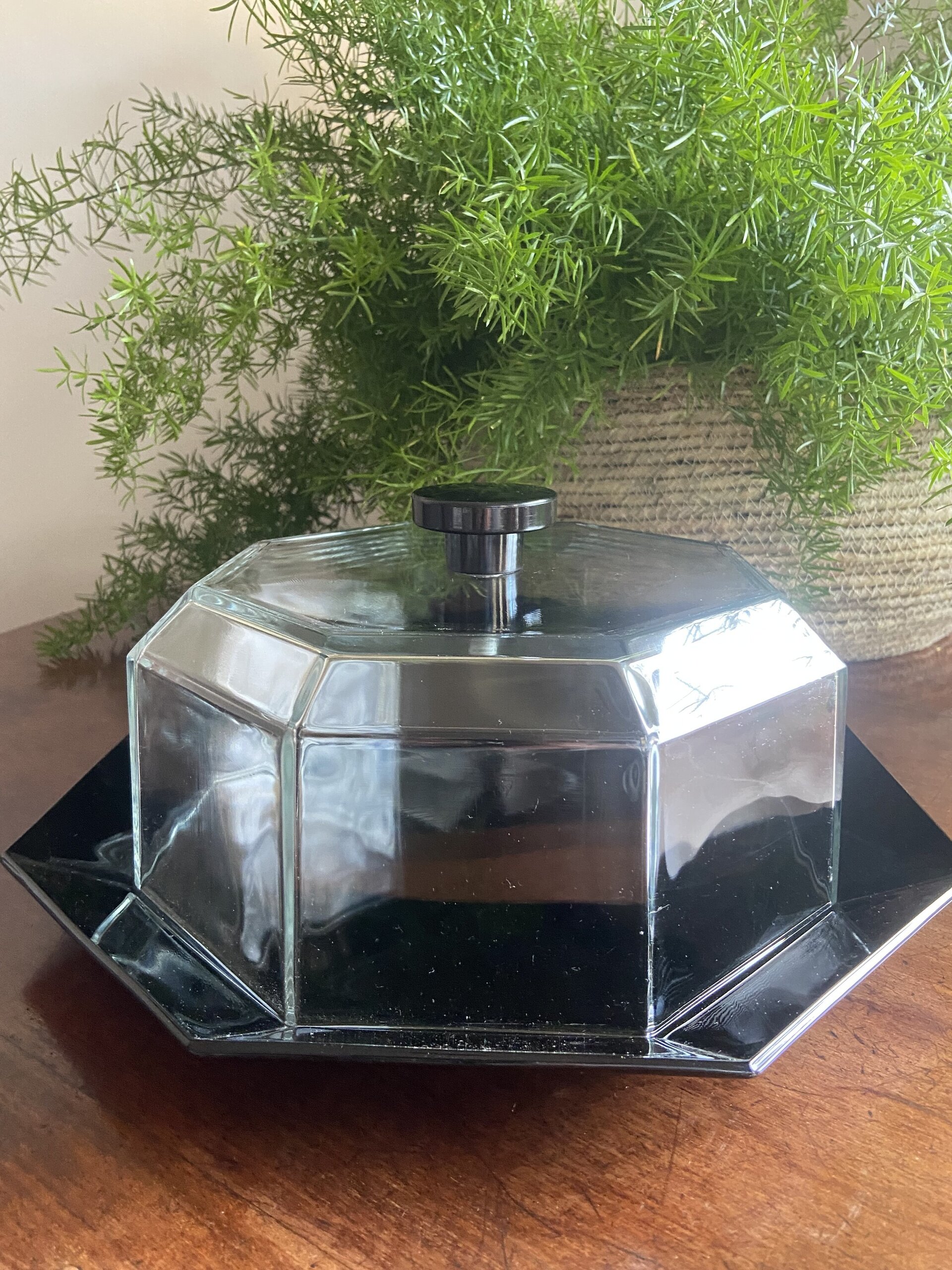 Quesera/Plato con tapa en vidrio francés "Arcoroc". - 1