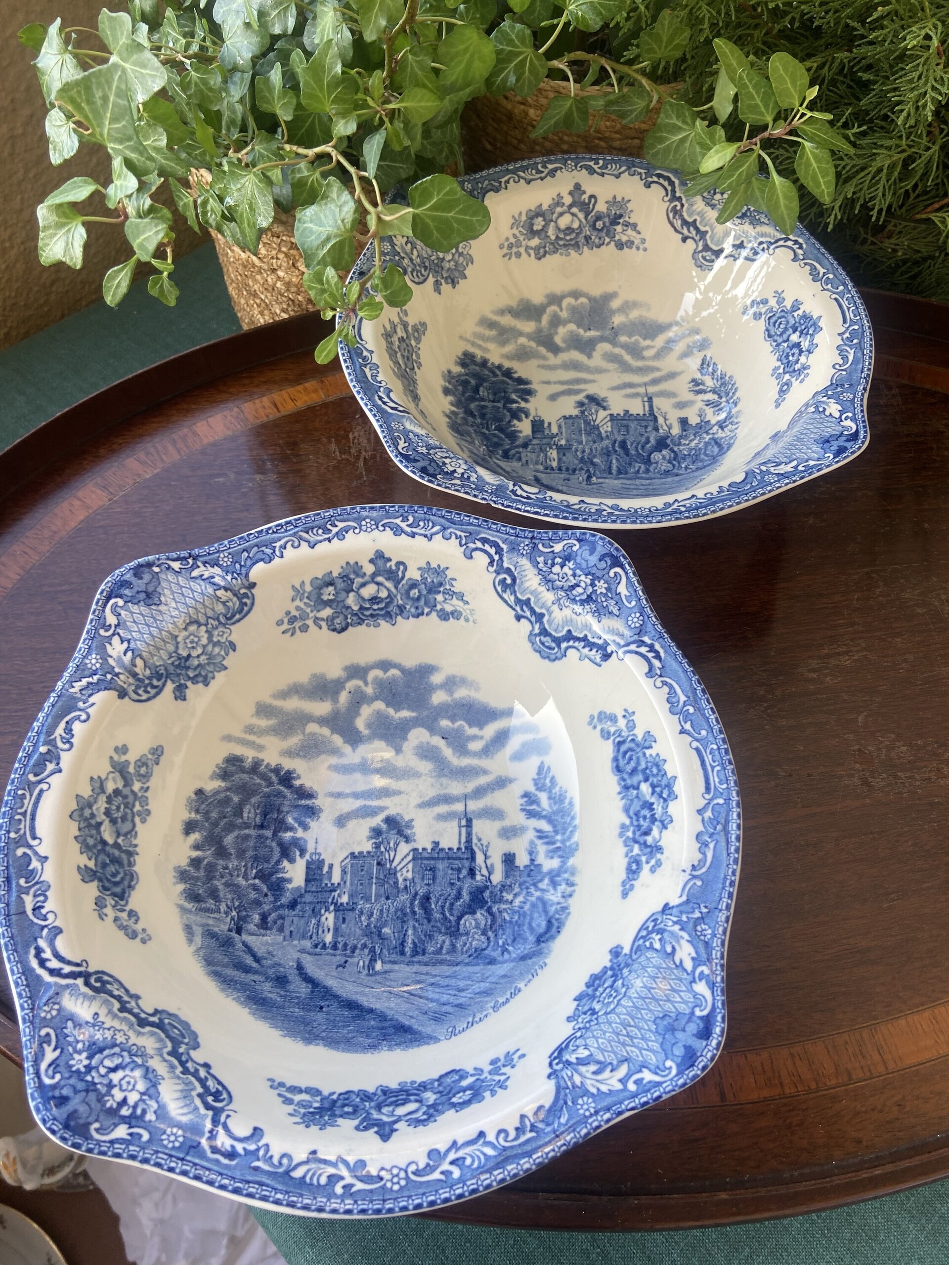 Pareja de boles en loza inglesa "Johnson Bros"(mod. Old Britain Castle) - 2