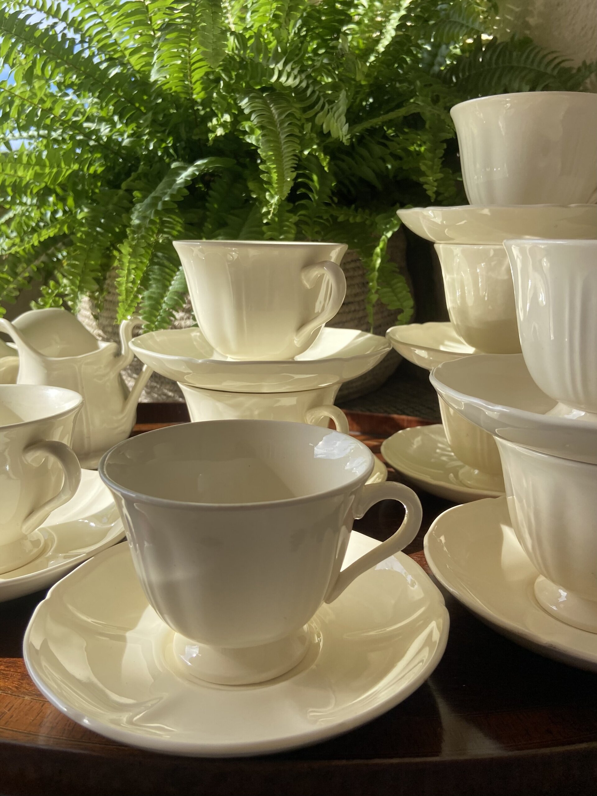 9 tazas de té, azucarero, lechera y bol ingleses "Wedgwood". - 7