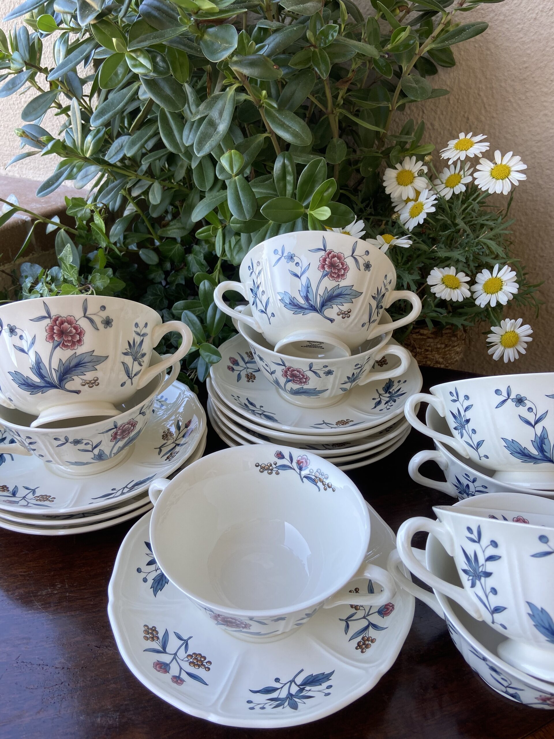9 tazas de consomé en loza inglesa "Wedwood". - 3