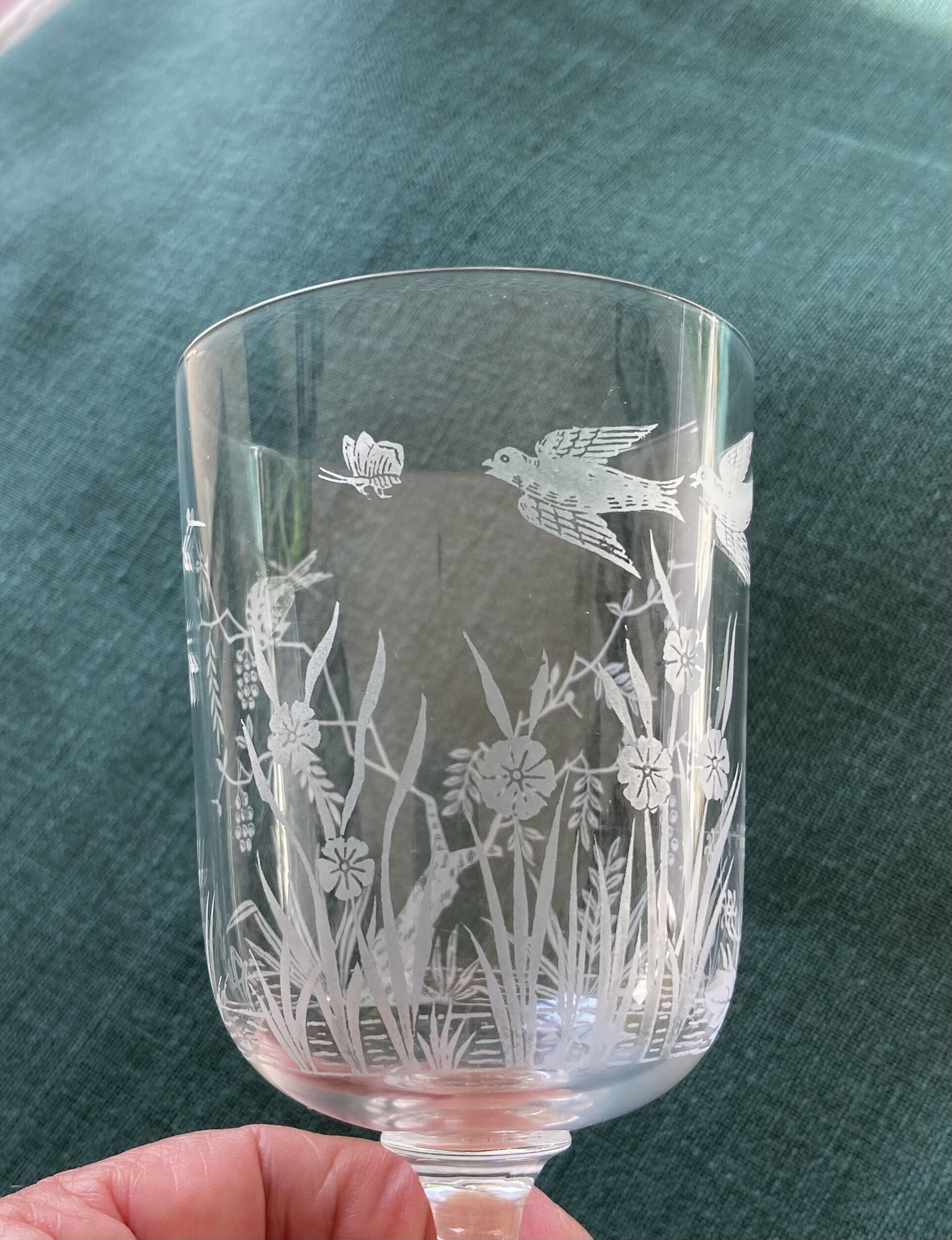 11 copas de cristal con serigrafia de pájaros y mariposas. - 8