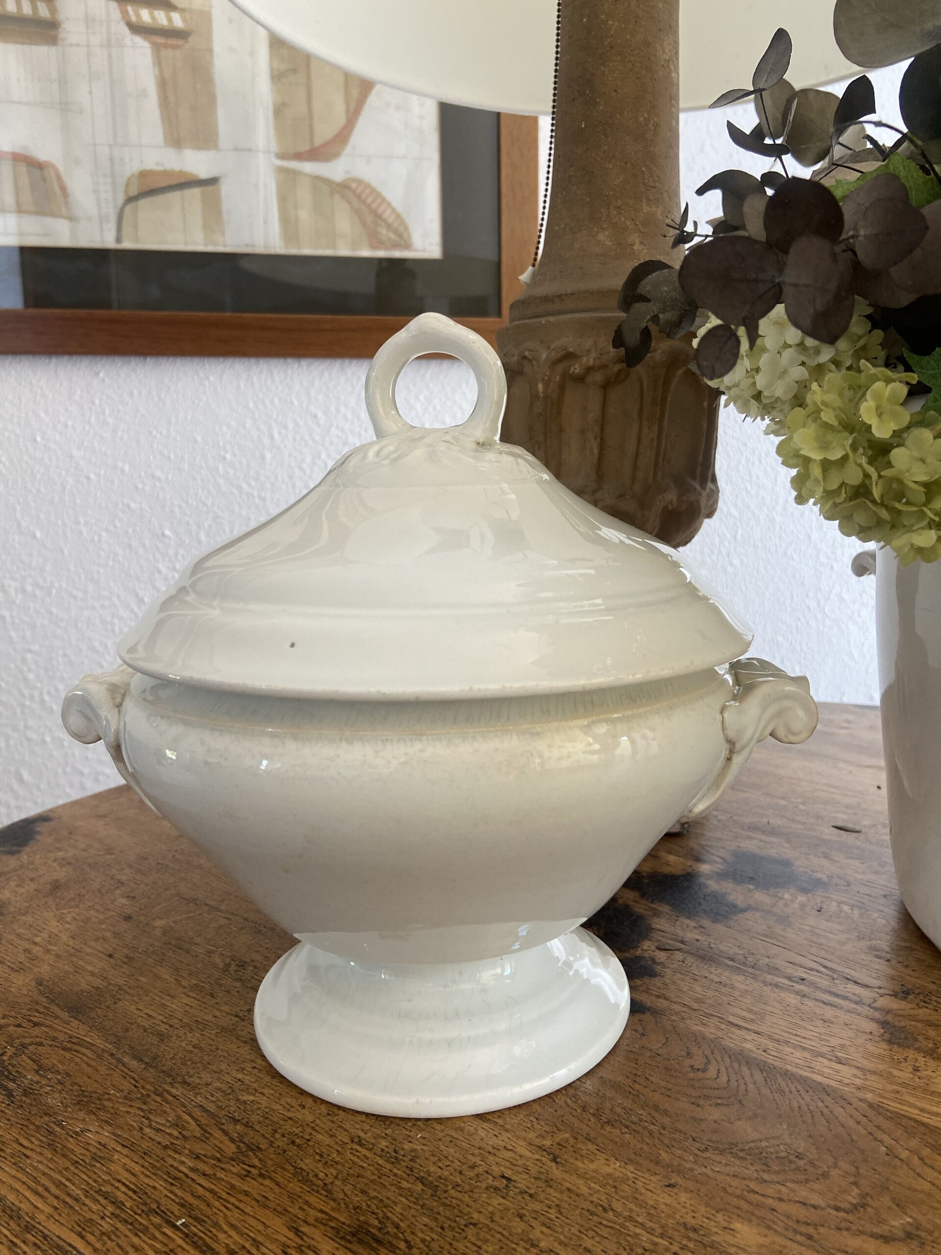 Sopera redonda blanca en porcelana  francesa "Luneville" - 1