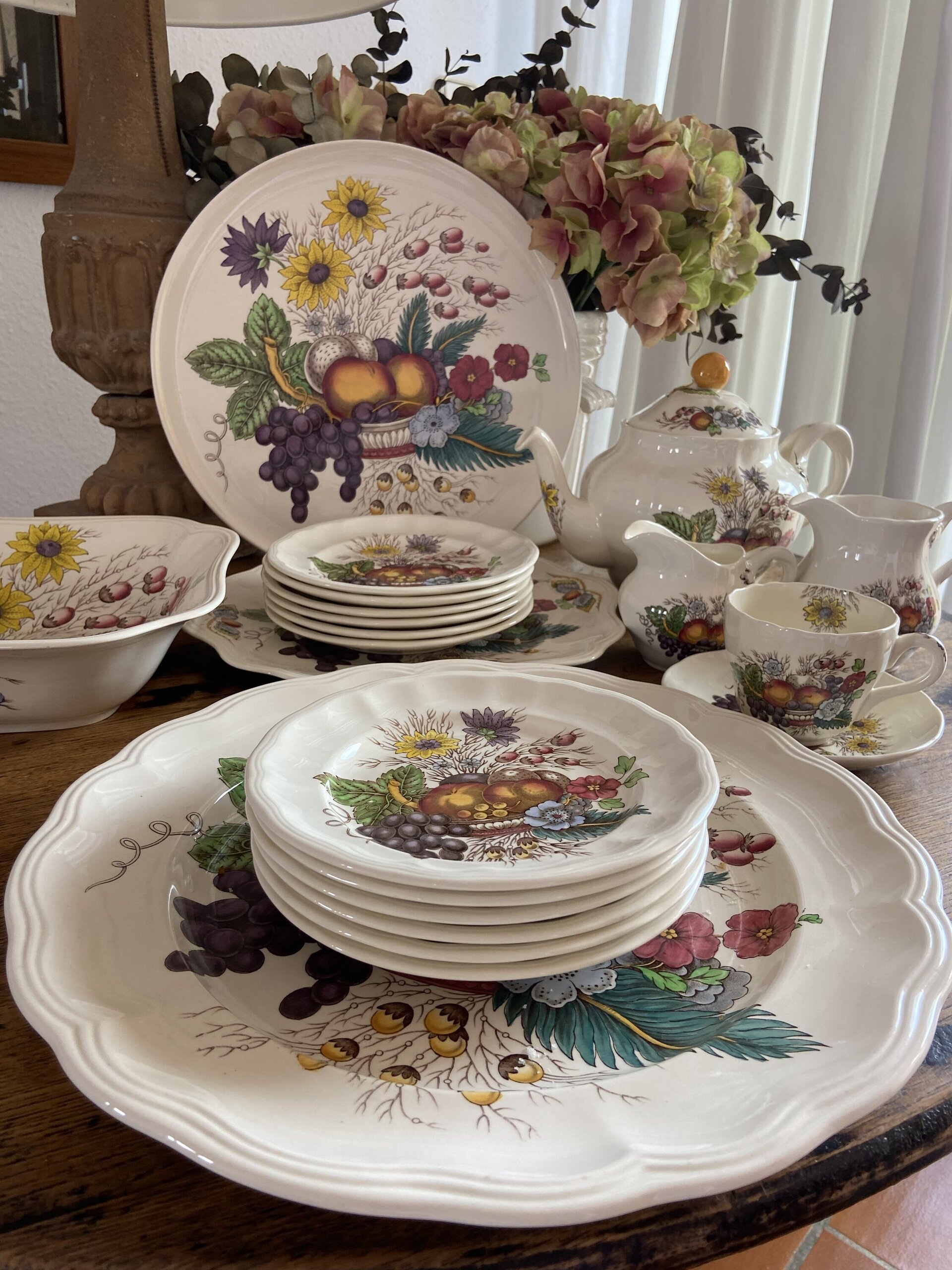 Fuente y 6 platos de merienda en loza inglesa "Spode". - 6