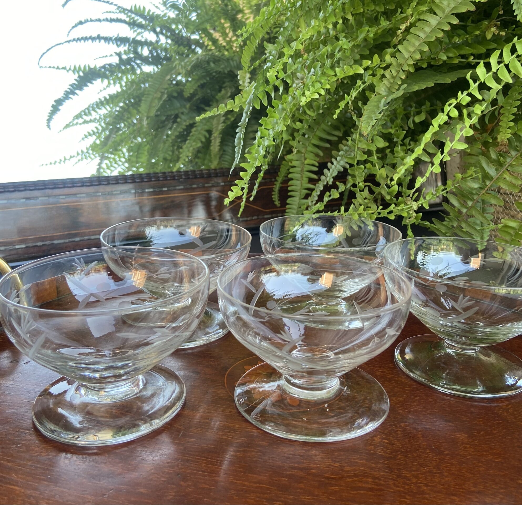 5 copas en vidrio tallado - 3