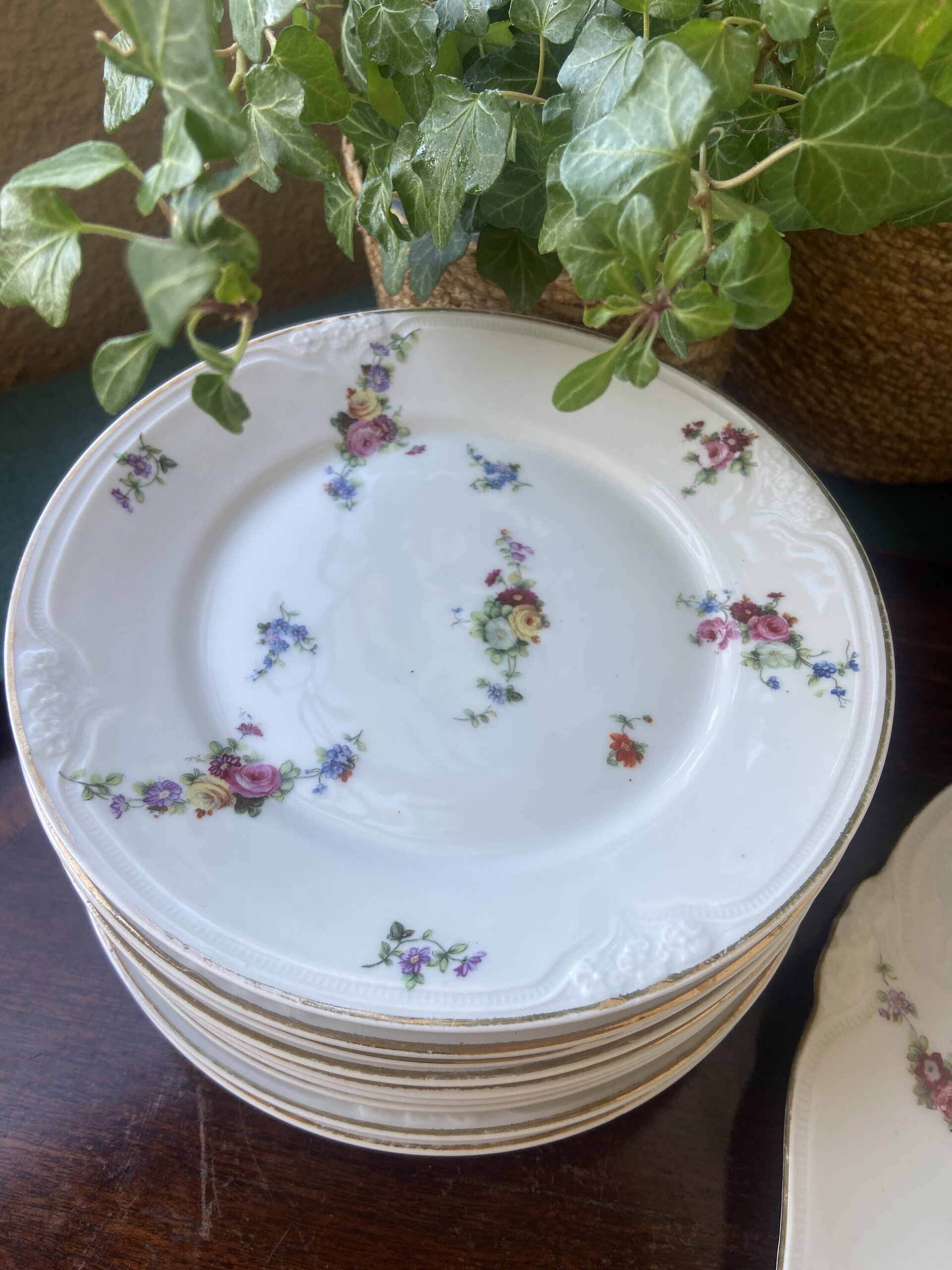 Fuente y 10 platos de merienda en porcelana suiza "Langenthal". - 4