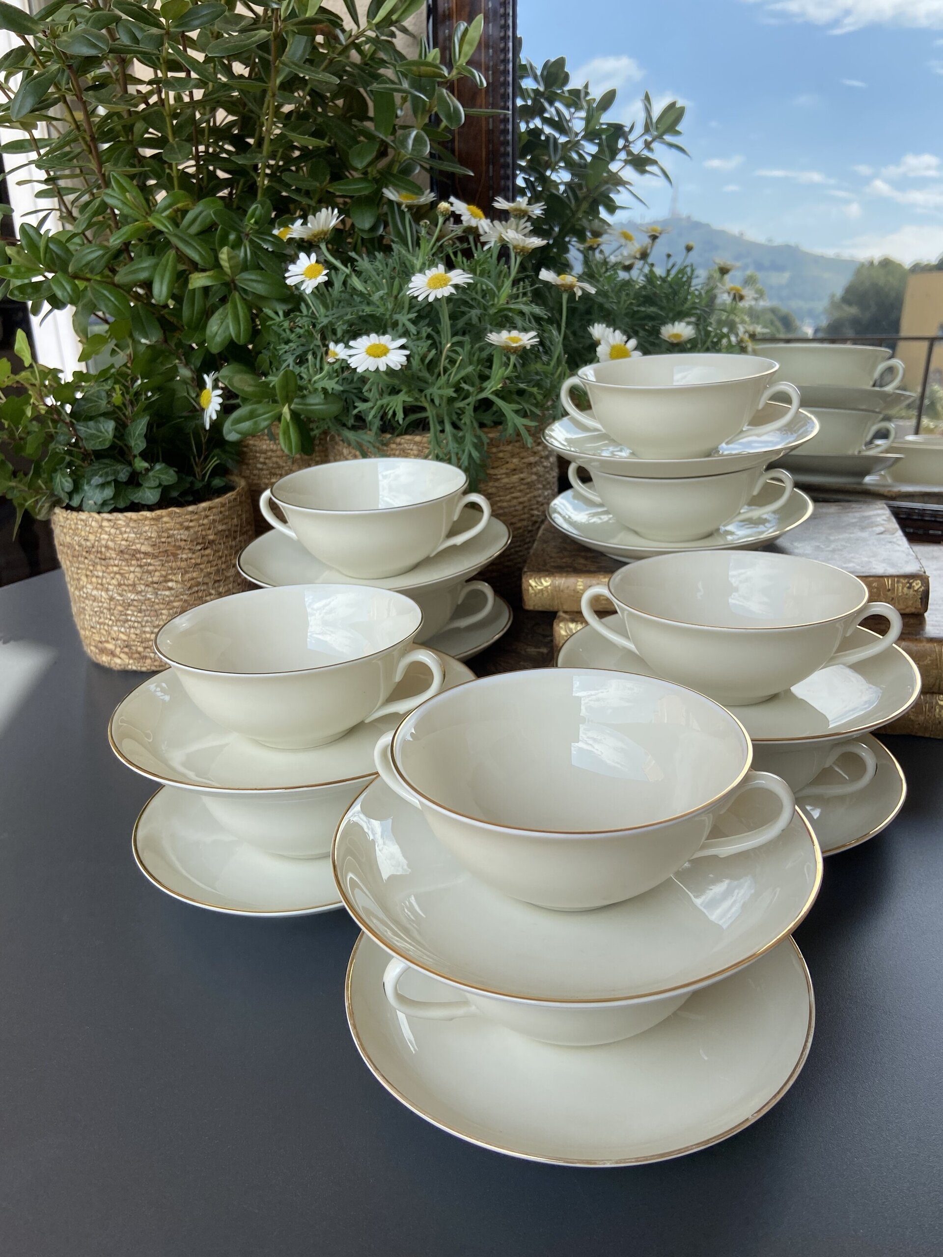 10 tazas de consomé en porcelana "Bidasoa". - 2