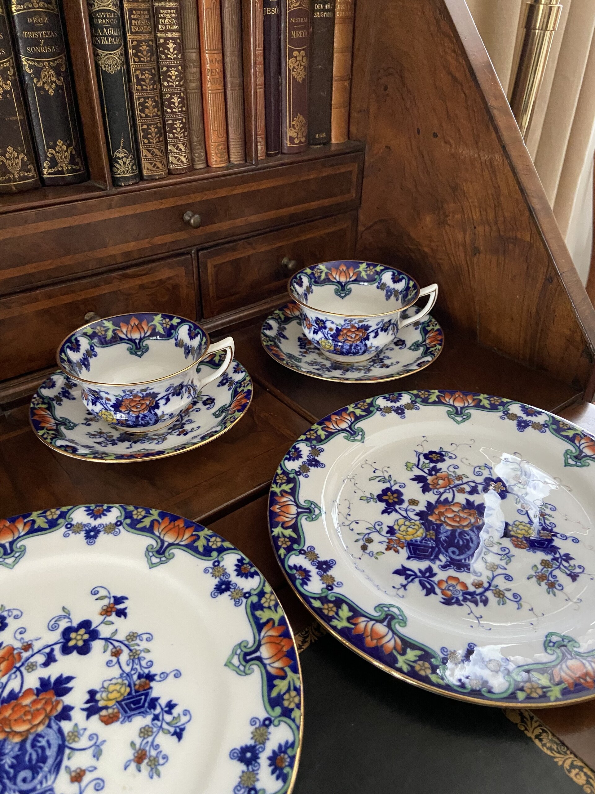 2 trios en fina porcelana inglesa "Aynsley". - 2