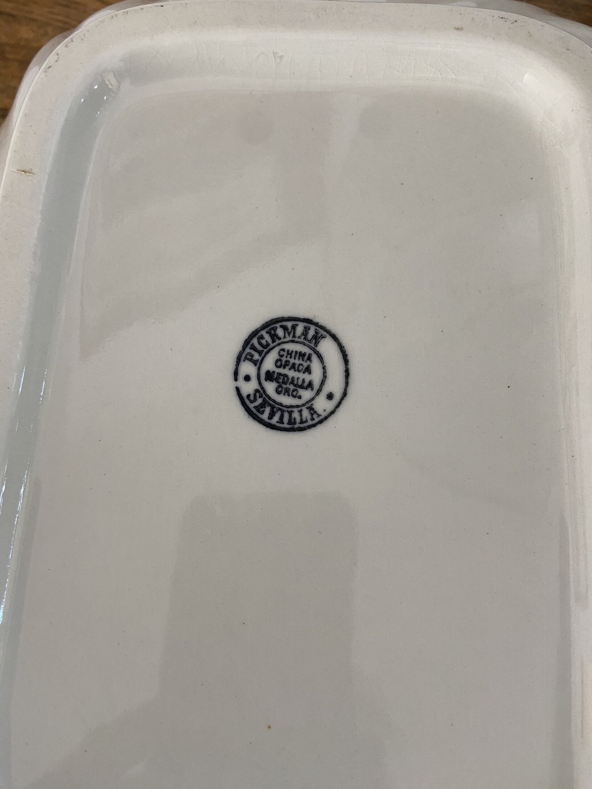 Sopera rectangular en loza blanca "Pickman" Sevilla. - 10