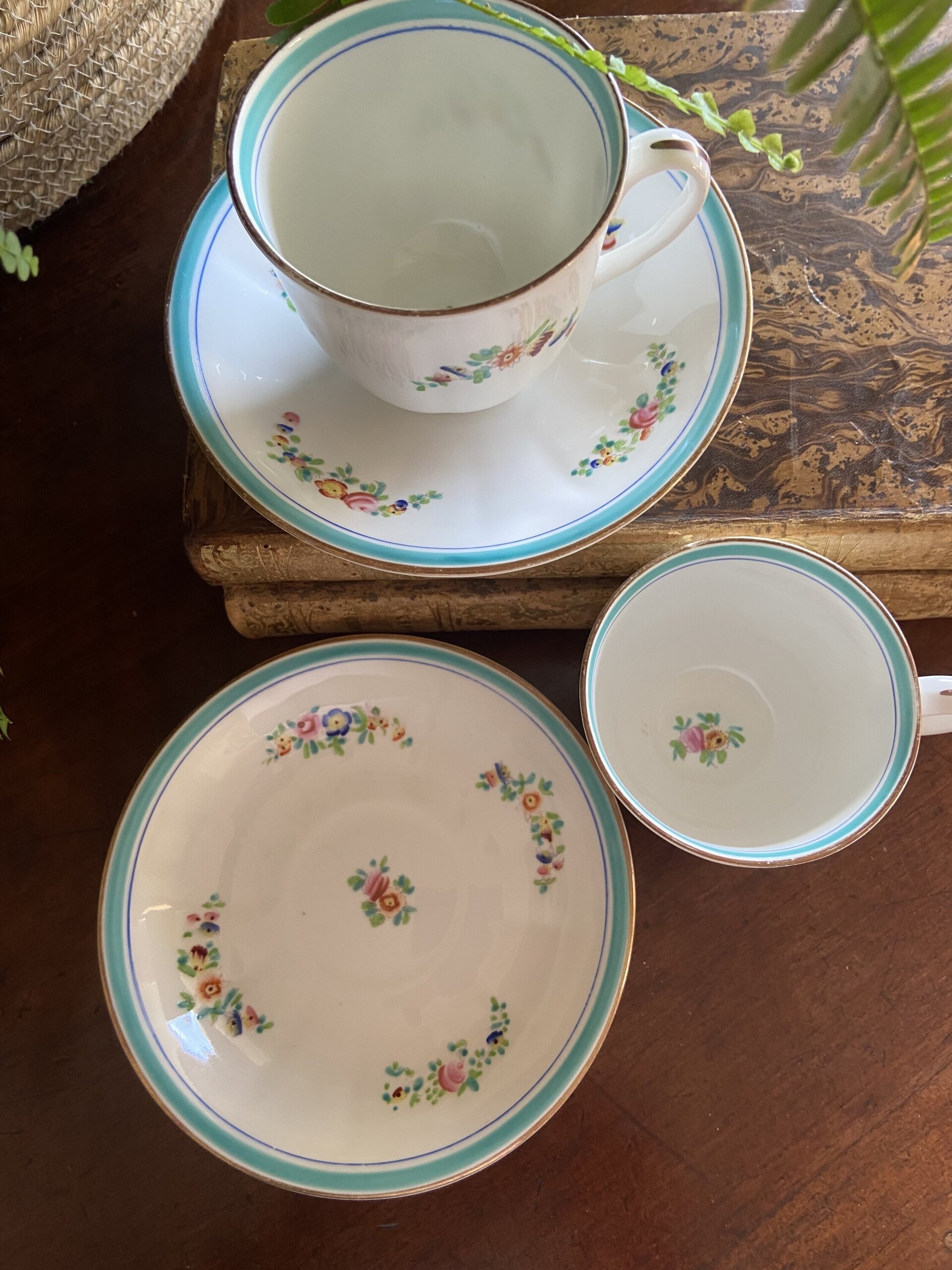 Pareja tazas de té en porcelana pintadas a mano. - 3