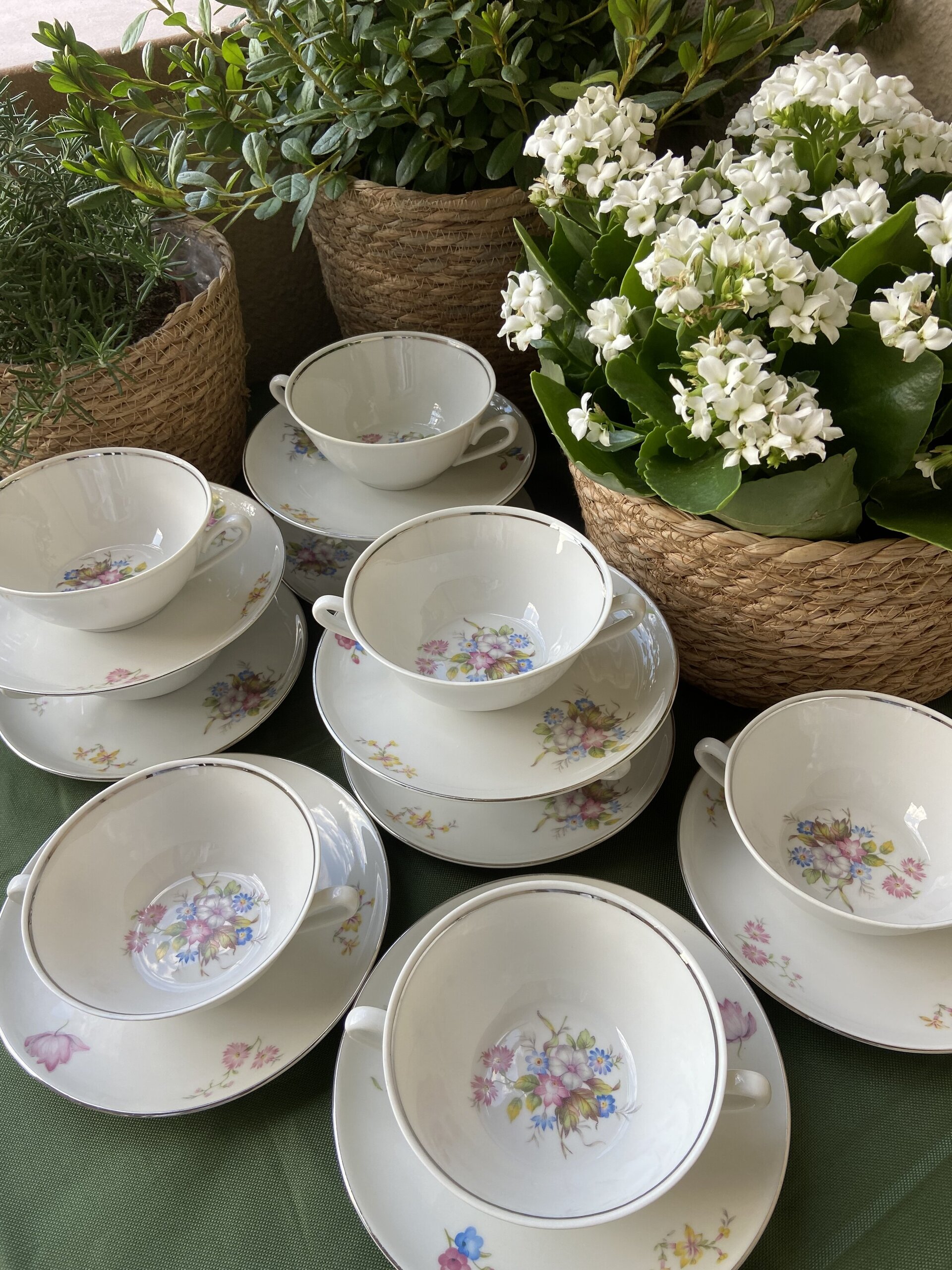 9 tazas consomé en porcelana alemana "Llorm" Bavaria. - 6