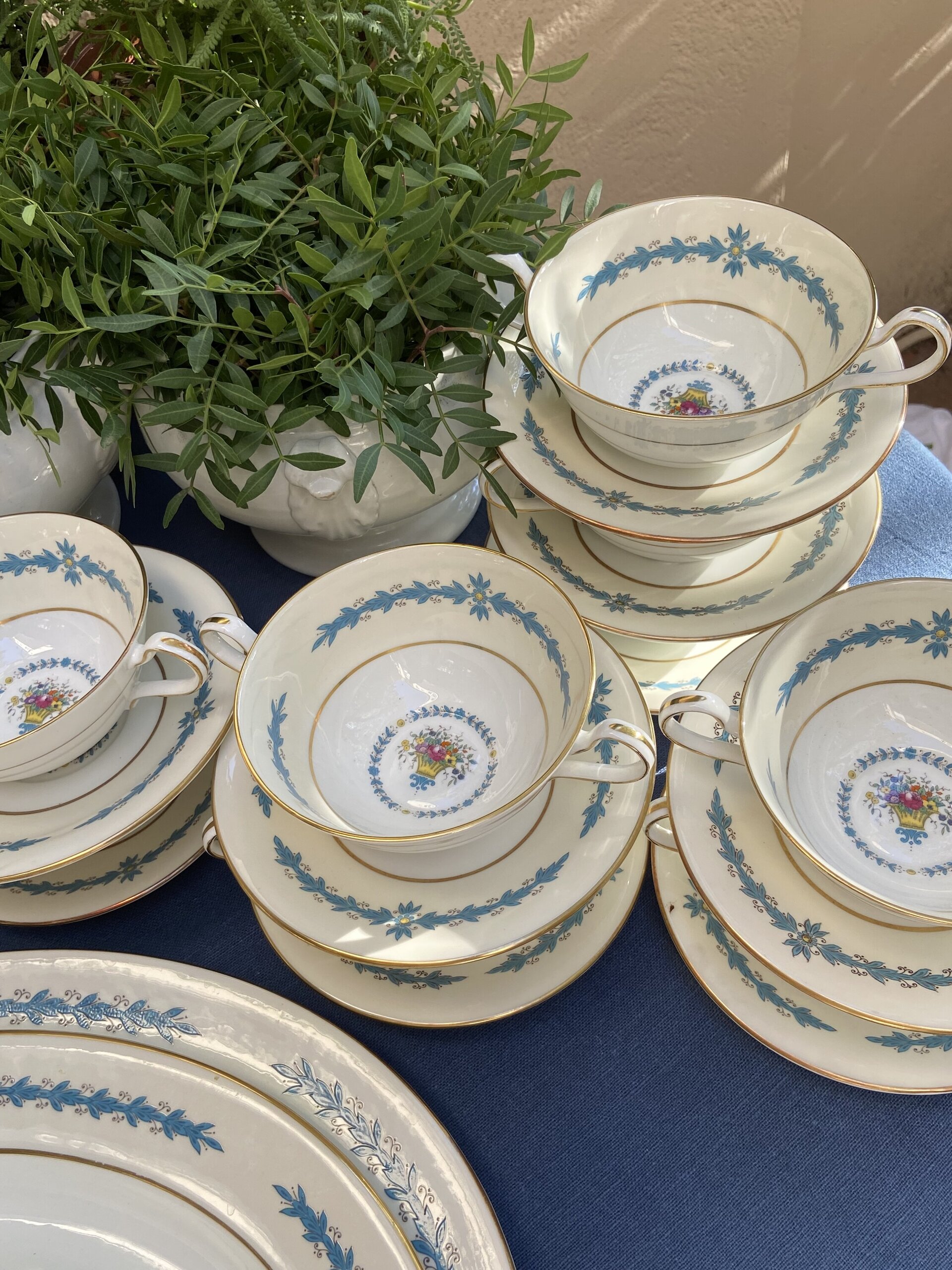 Vajilla en fina porcelana inglesa "Aynsley" Bone China. - 2