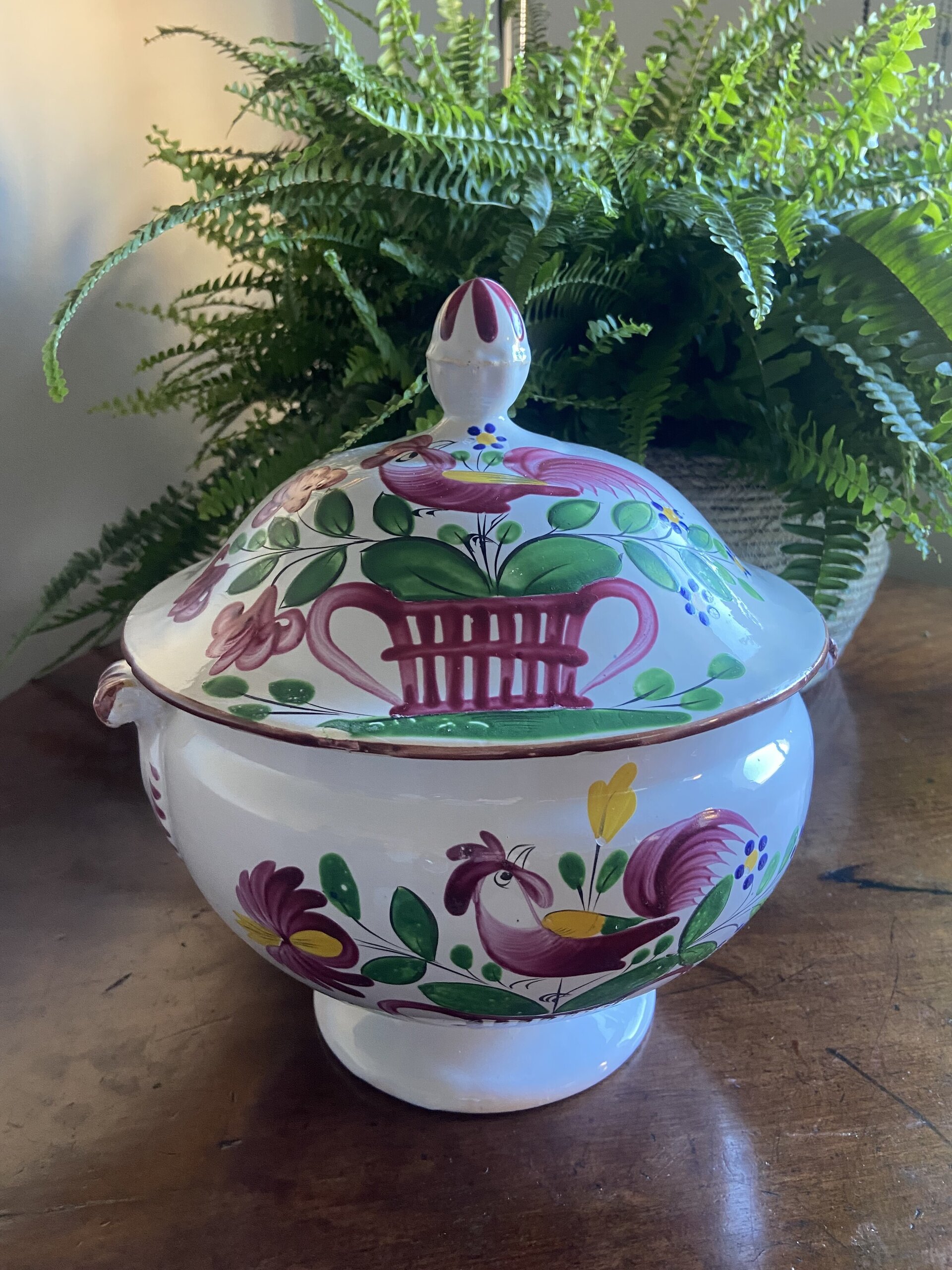 Sopera en loza francesa "Luneville". - 1